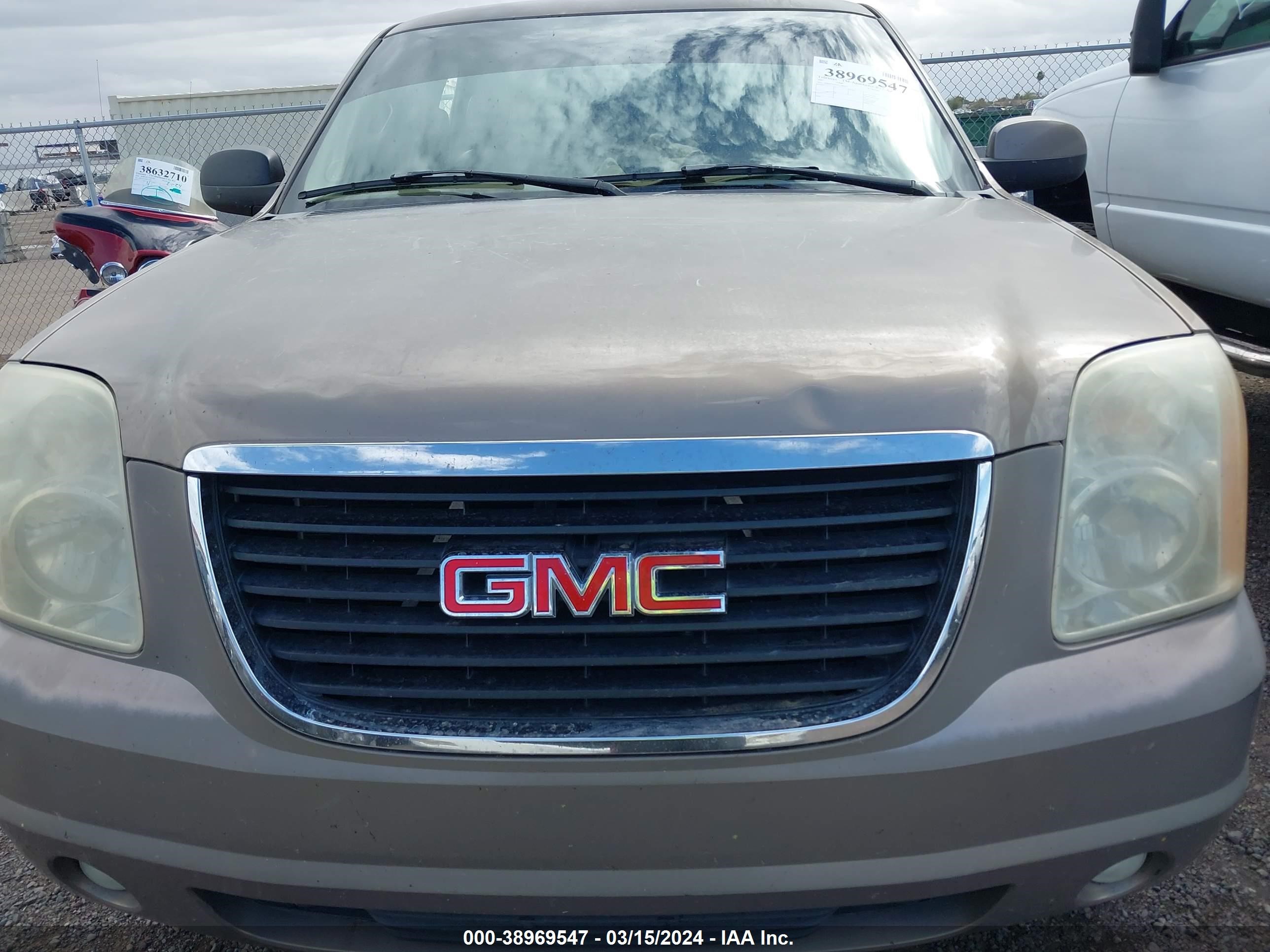 Photo 5 VIN: 1GKFC13J37R128903 - GMC YUKON 