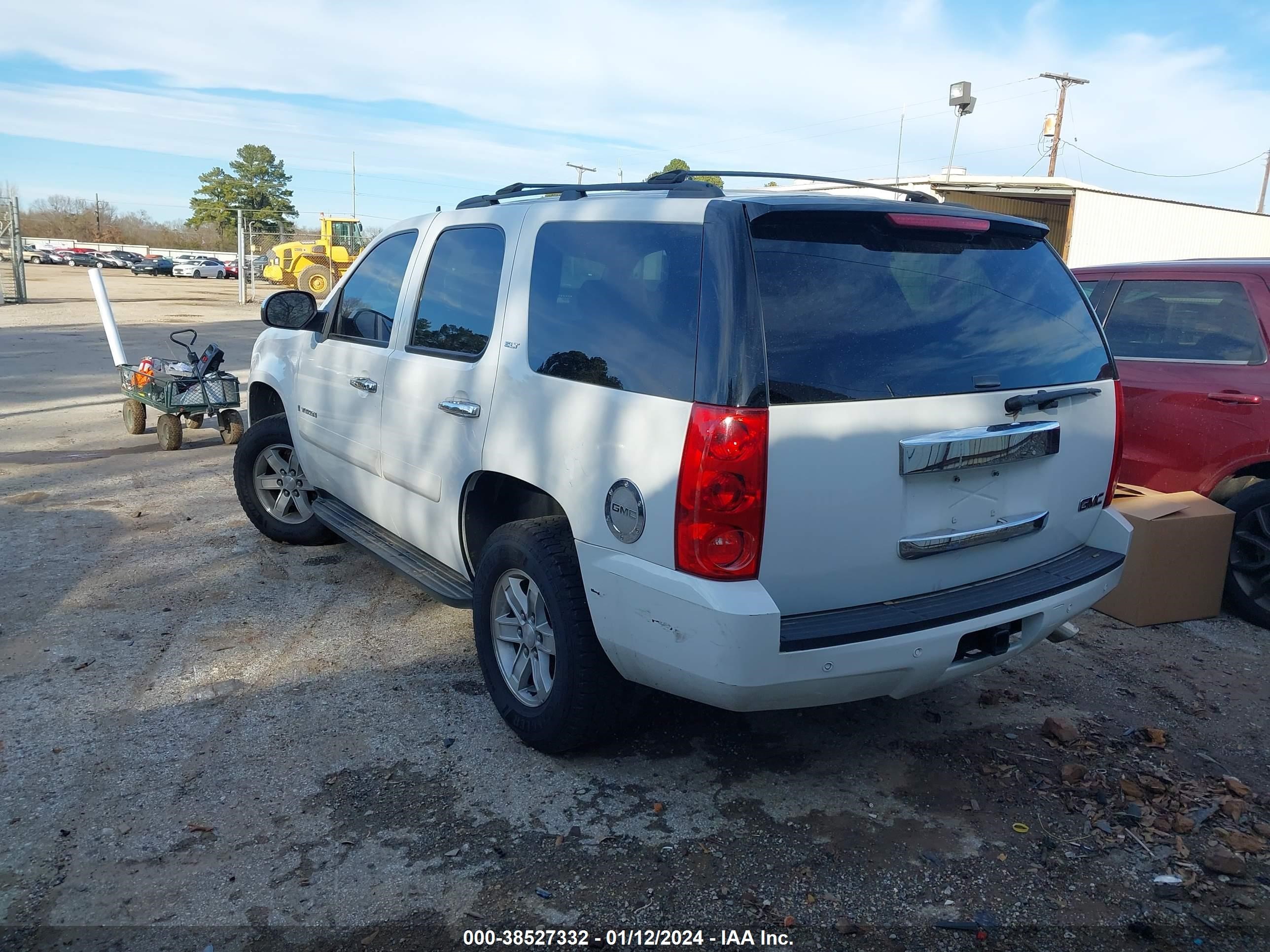 Photo 2 VIN: 1GKFC13J48R229840 - GMC YUKON 