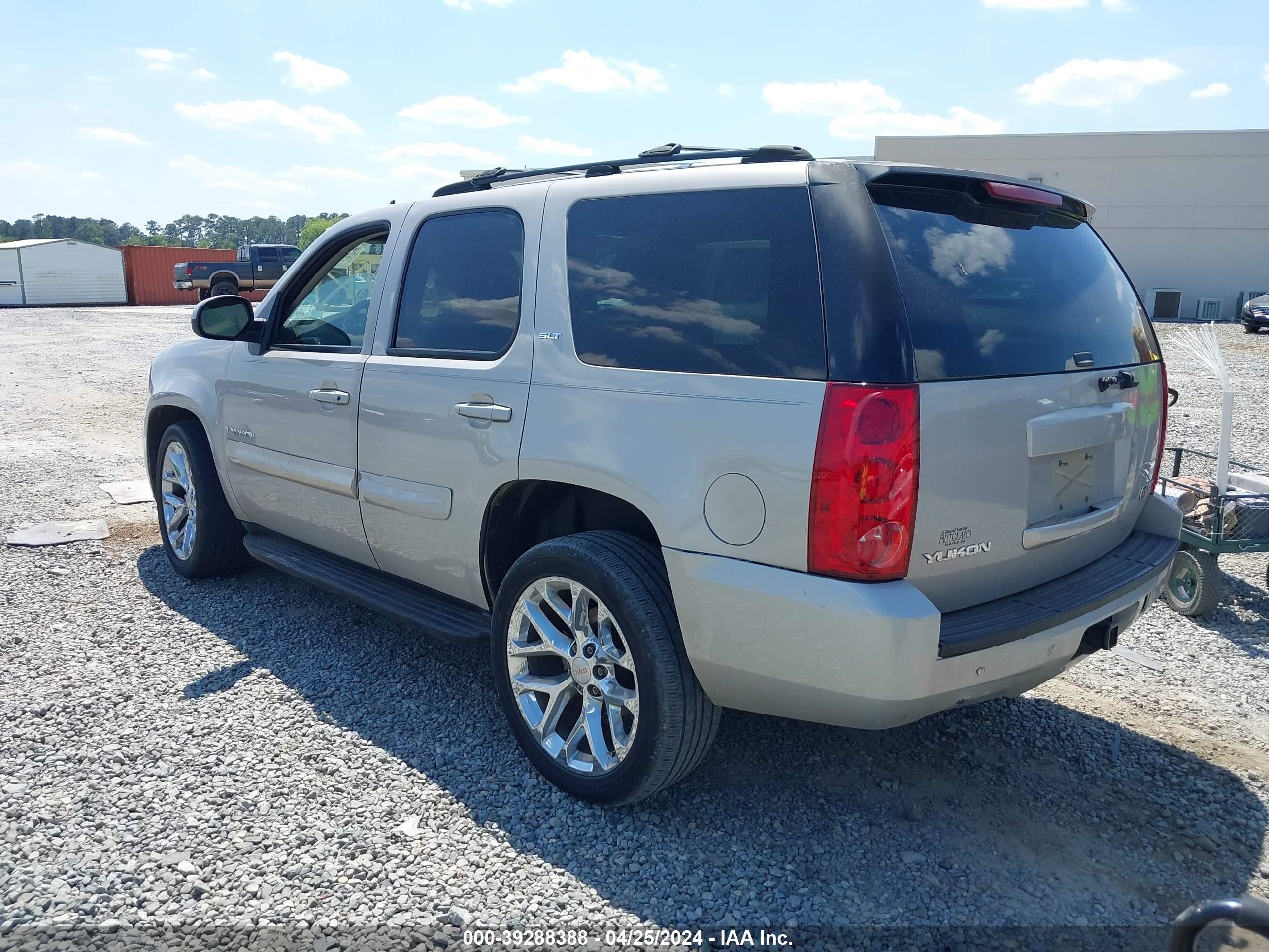 Photo 2 VIN: 1GKFC13J67J139294 - GMC YUKON 