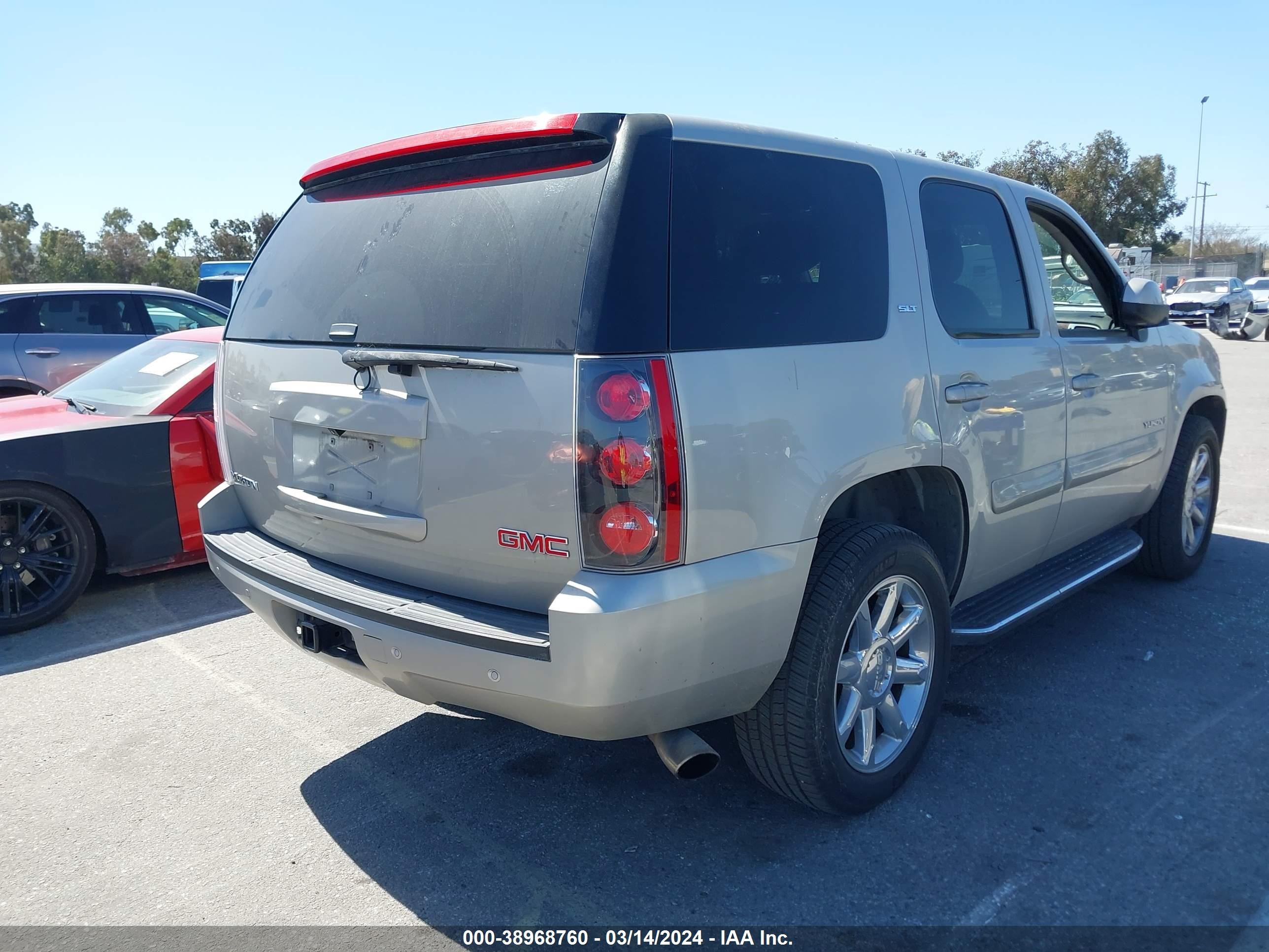 Photo 3 VIN: 1GKFC13J67R175665 - GMC YUKON 