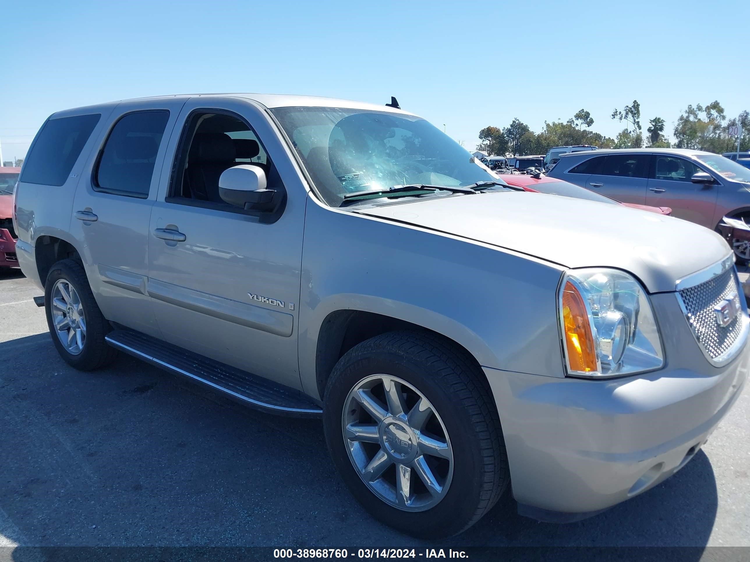 Photo 5 VIN: 1GKFC13J67R175665 - GMC YUKON 