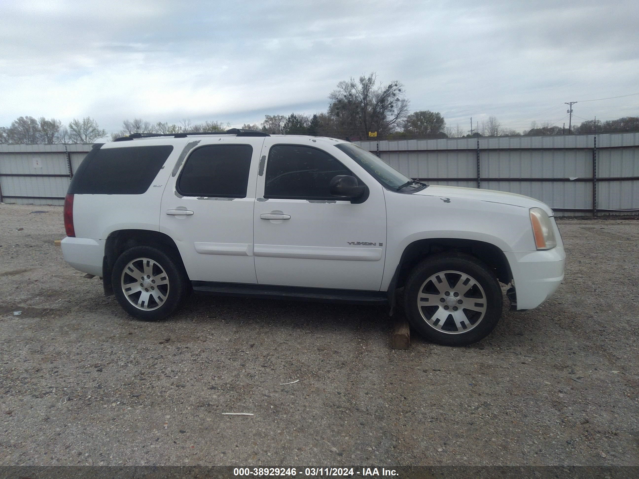 Photo 13 VIN: 1GKFC13J77J112315 - GMC YUKON 