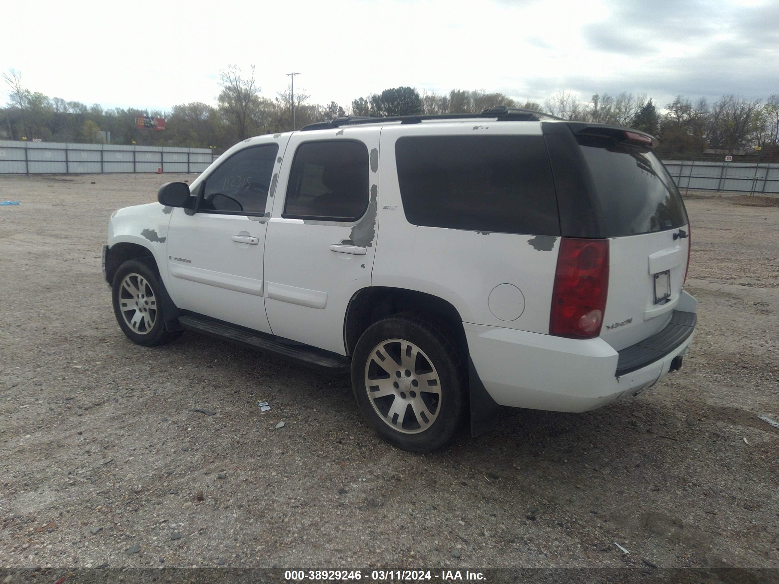 Photo 2 VIN: 1GKFC13J77J112315 - GMC YUKON 