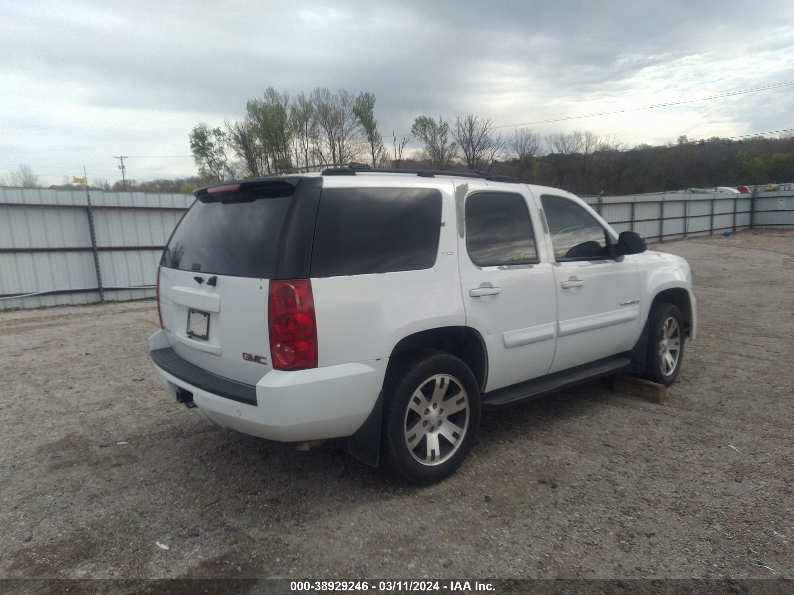 Photo 3 VIN: 1GKFC13J77J112315 - GMC YUKON 