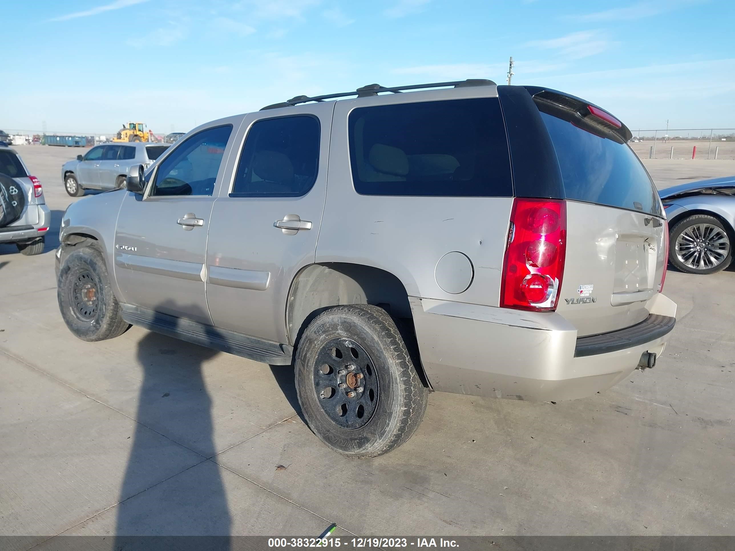 Photo 2 VIN: 1GKFC13J77R108993 - GMC YUKON 