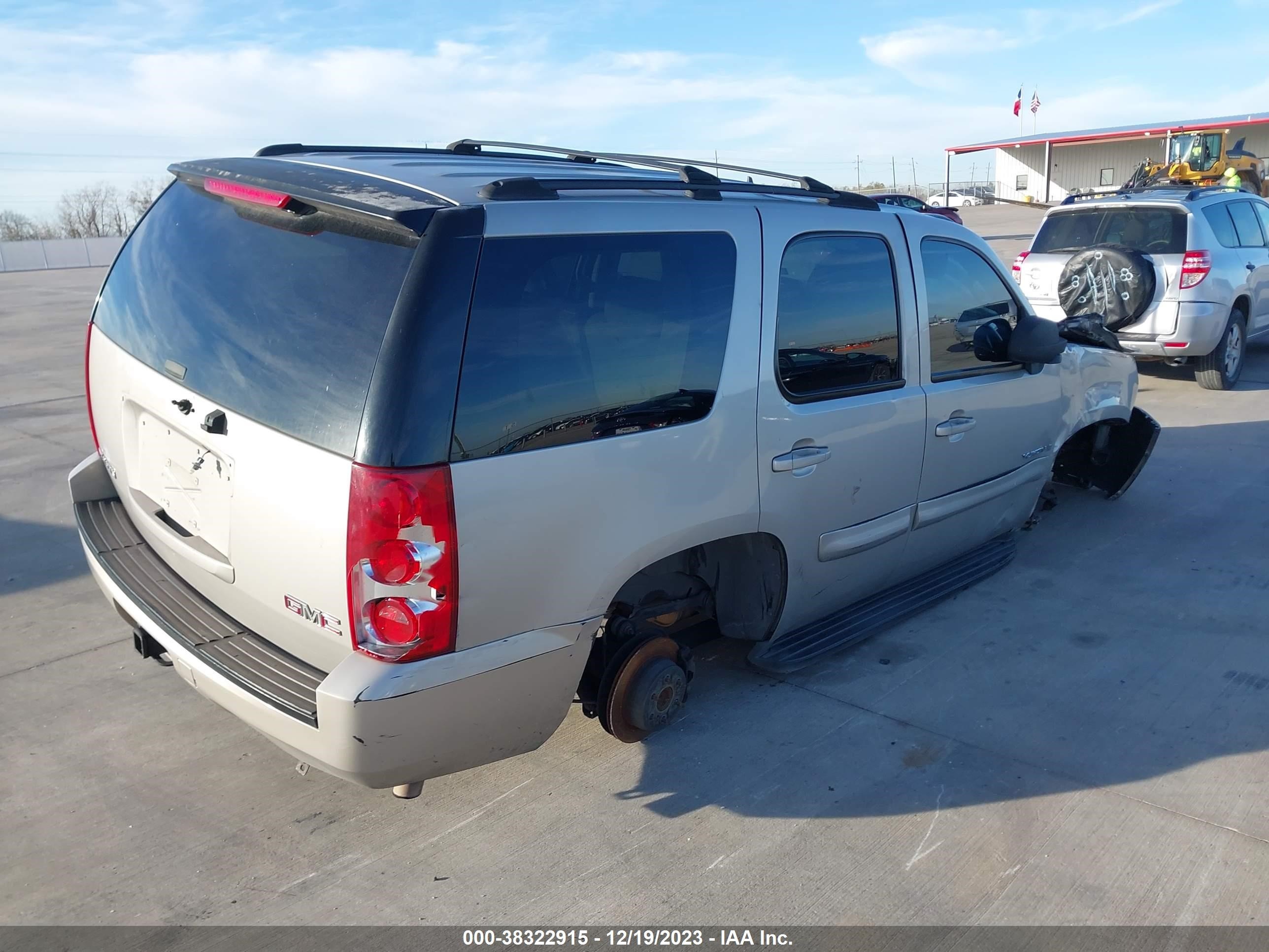 Photo 3 VIN: 1GKFC13J77R108993 - GMC YUKON 