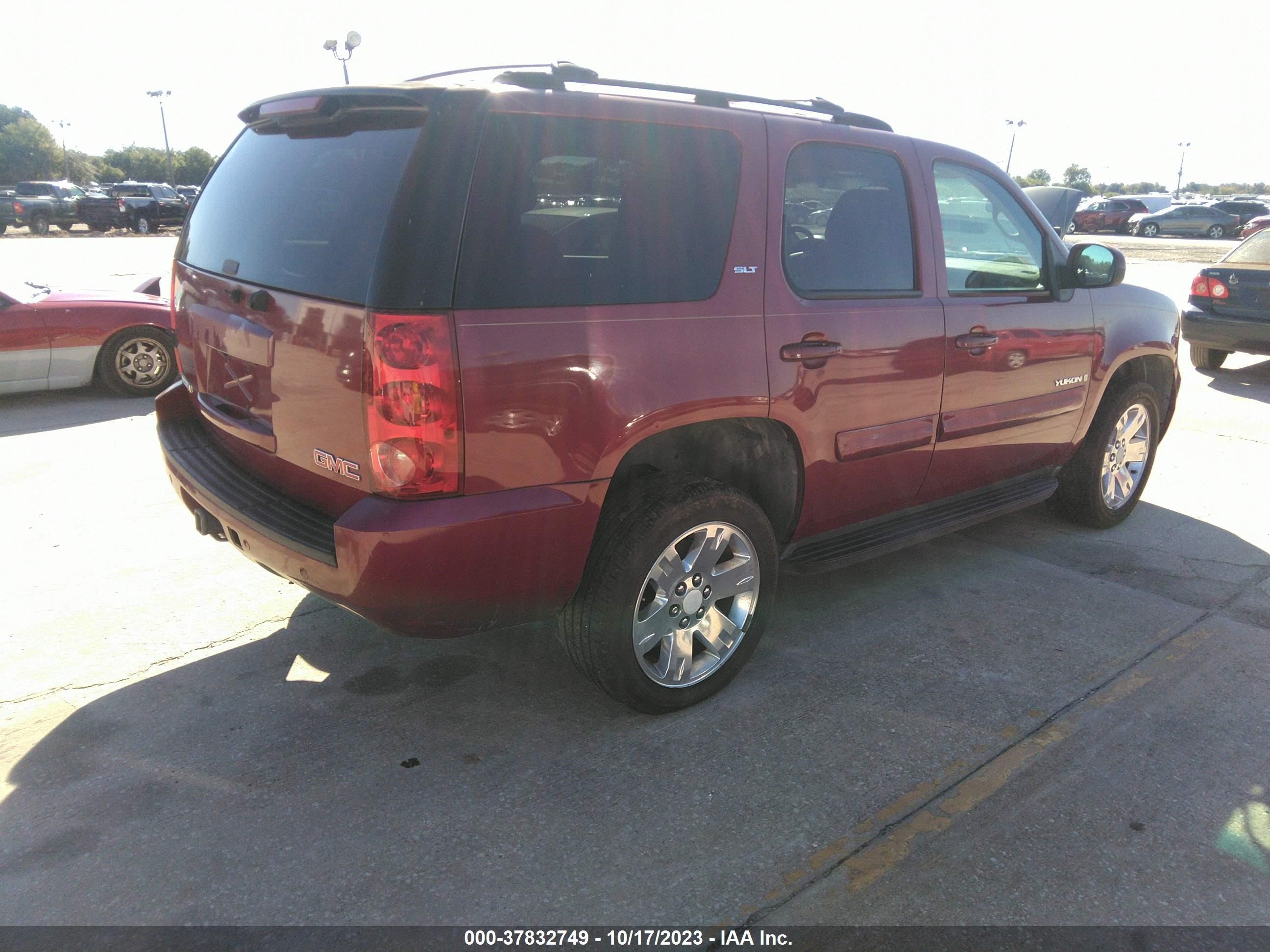 Photo 3 VIN: 1GKFC13J77R127849 - GMC YUKON 