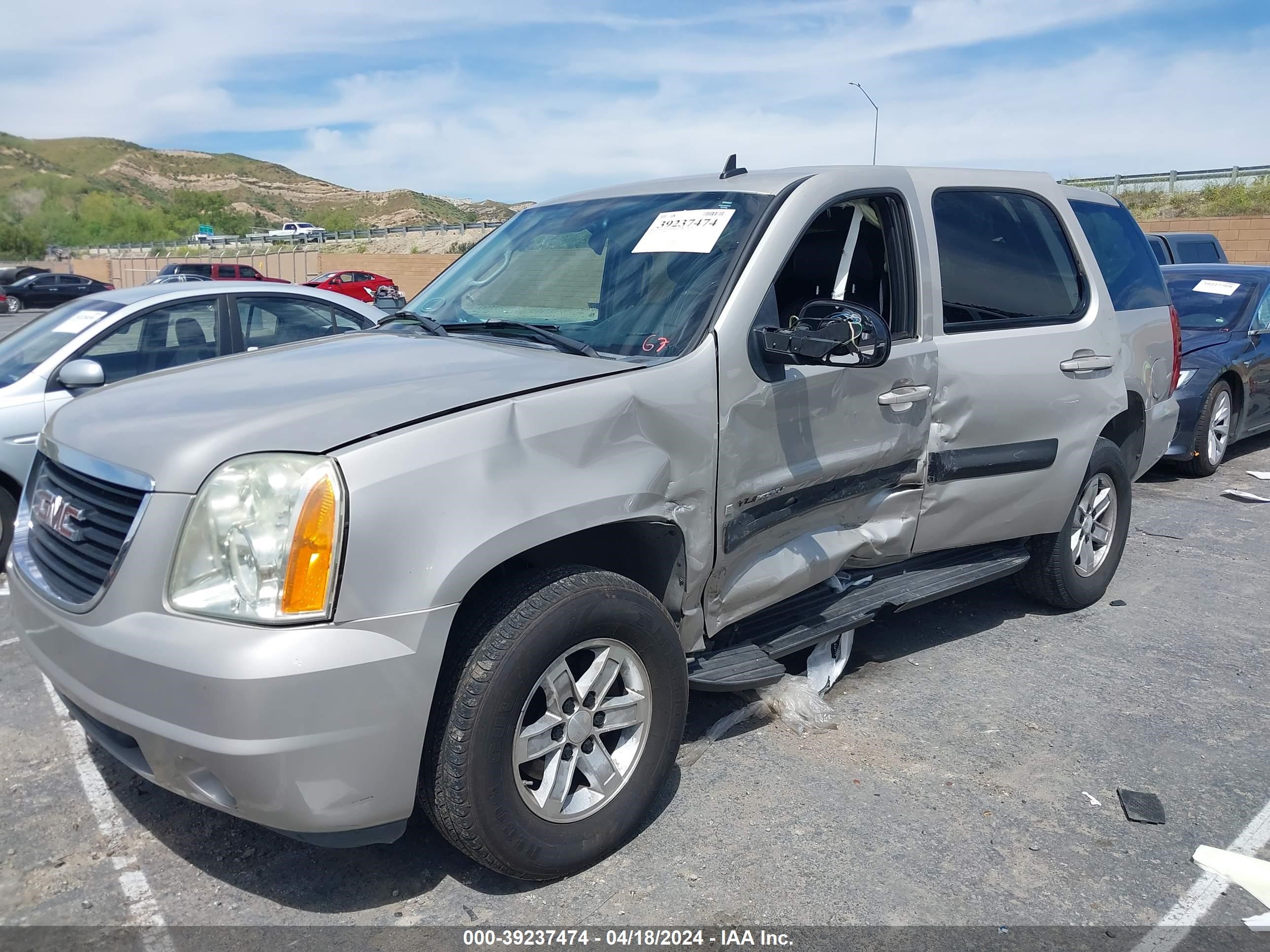 Photo 1 VIN: 1GKFC13J77R139516 - GMC YUKON 