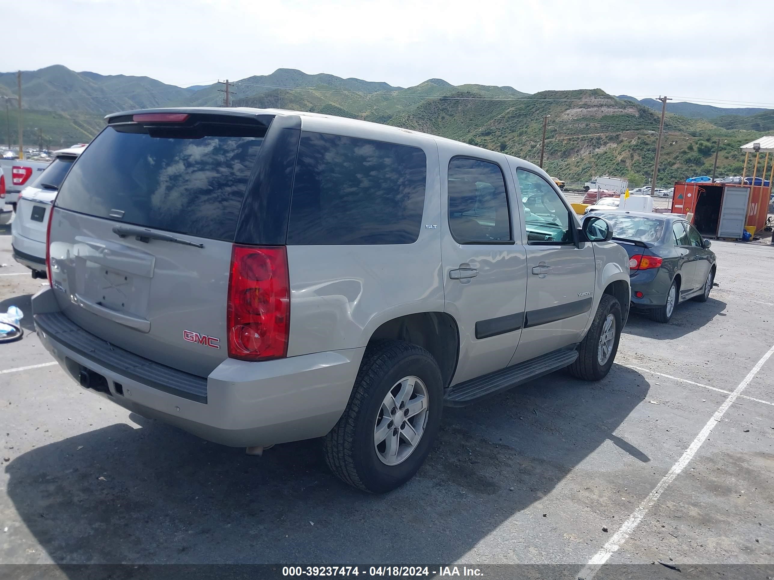 Photo 3 VIN: 1GKFC13J77R139516 - GMC YUKON 