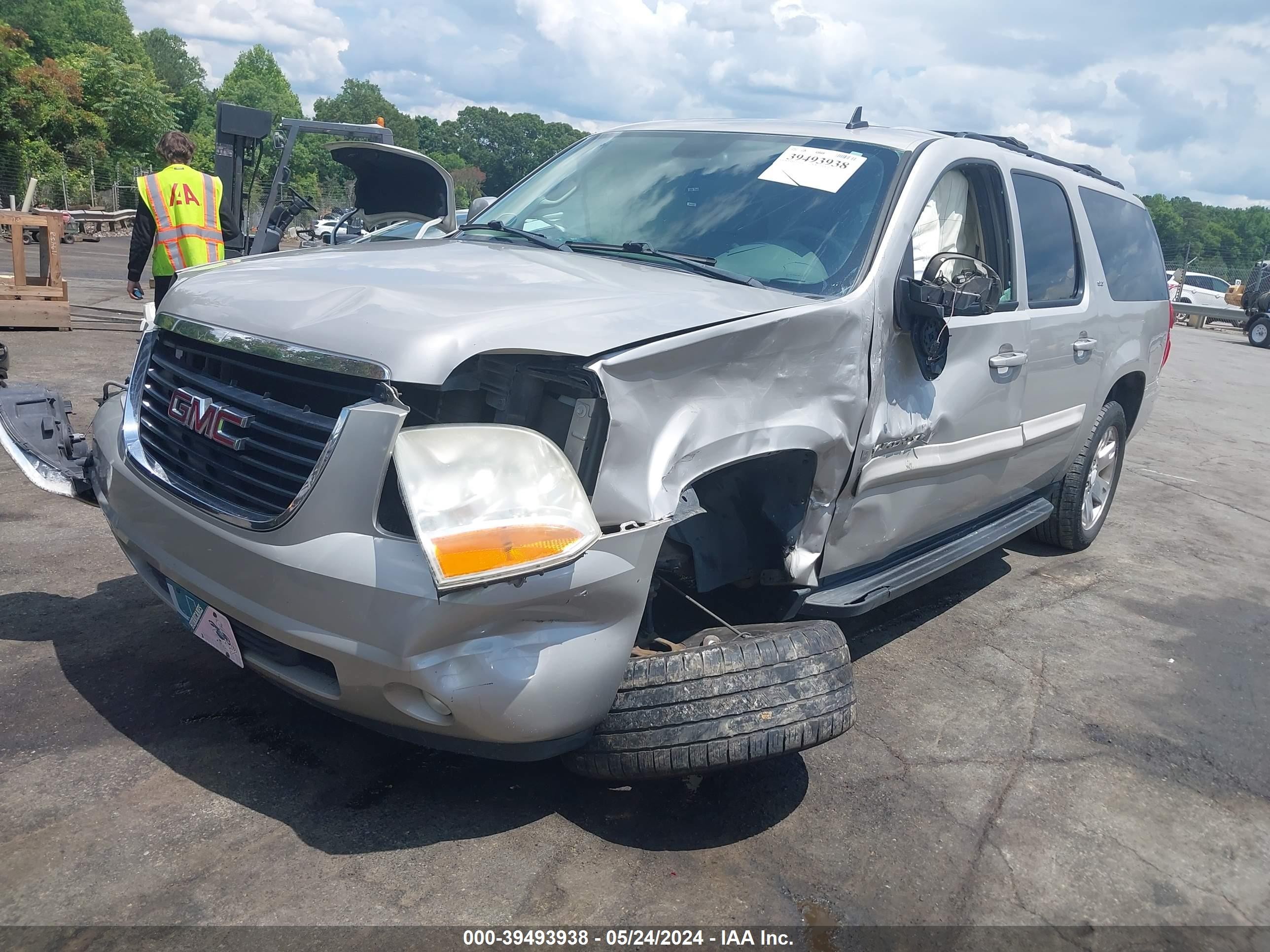 Photo 1 VIN: 1GKFC16008R237761 - GMC SAVANA 