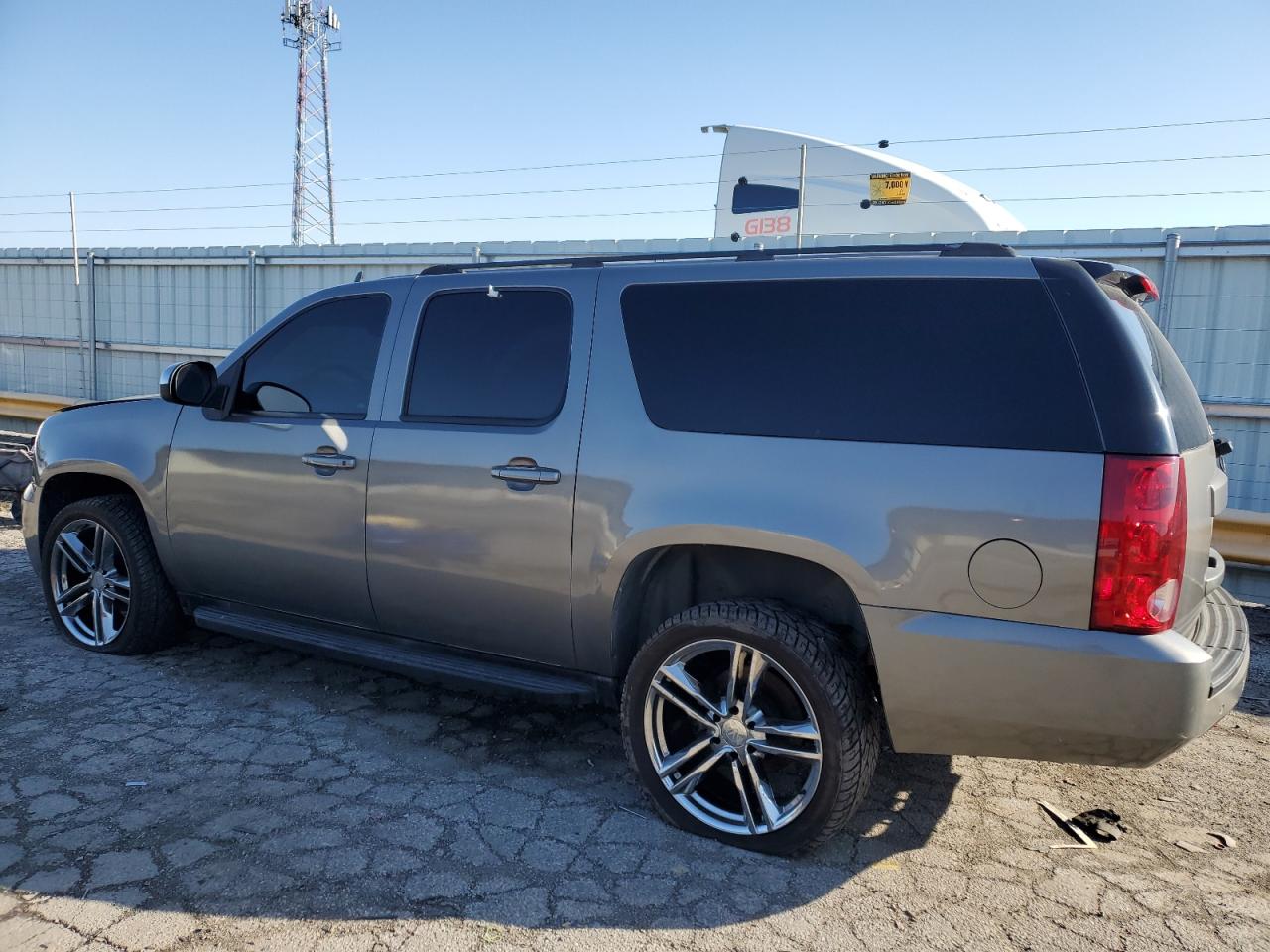 Photo 1 VIN: 1GKFC16027R256343 - GMC YUKON 