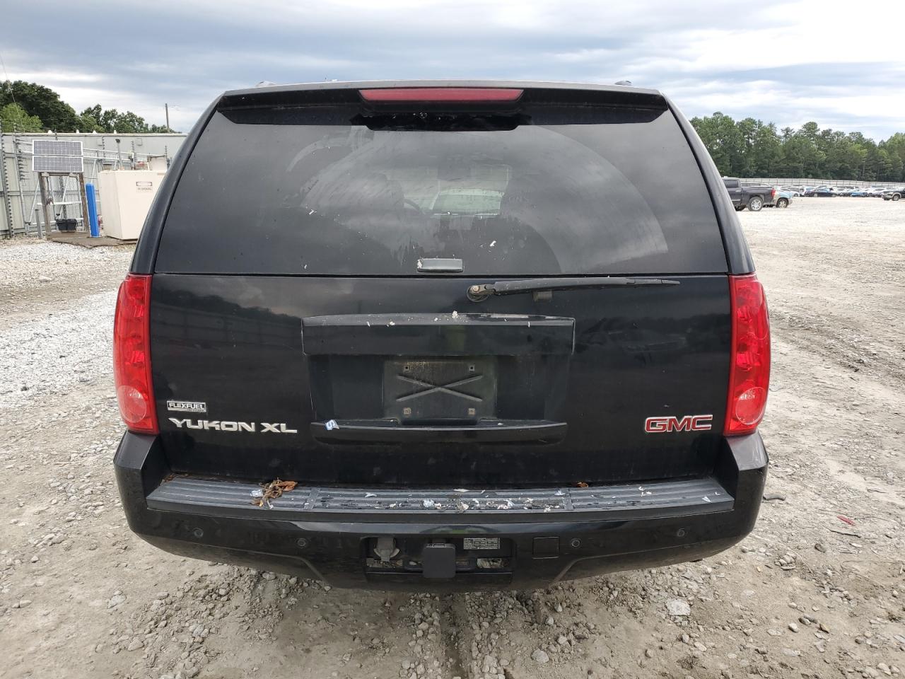 Photo 5 VIN: 1GKFC16047R397074 - GMC YUKON 