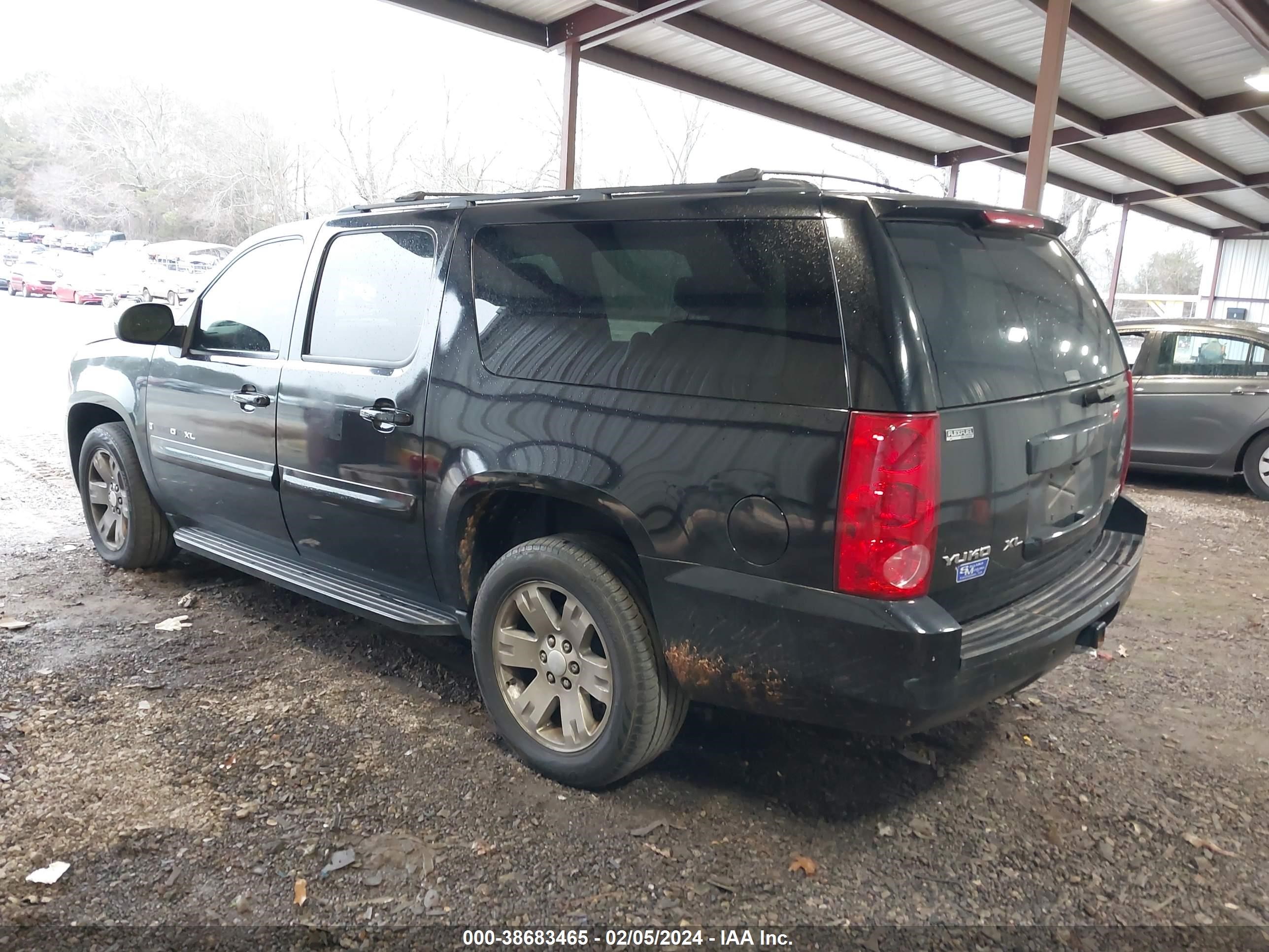 Photo 2 VIN: 1GKFC16078J188444 - GMC YUKON 