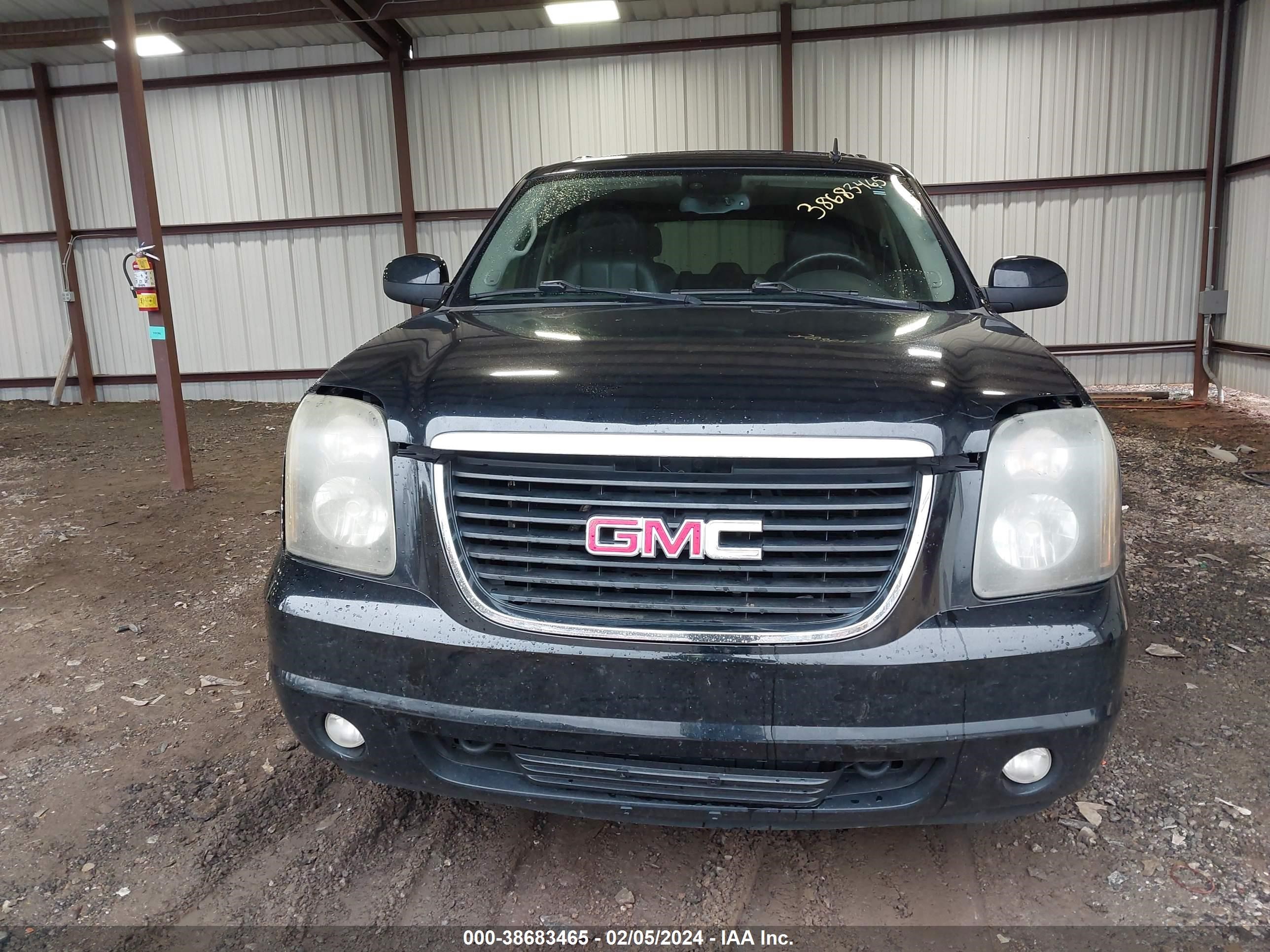 Photo 5 VIN: 1GKFC16078J188444 - GMC YUKON 