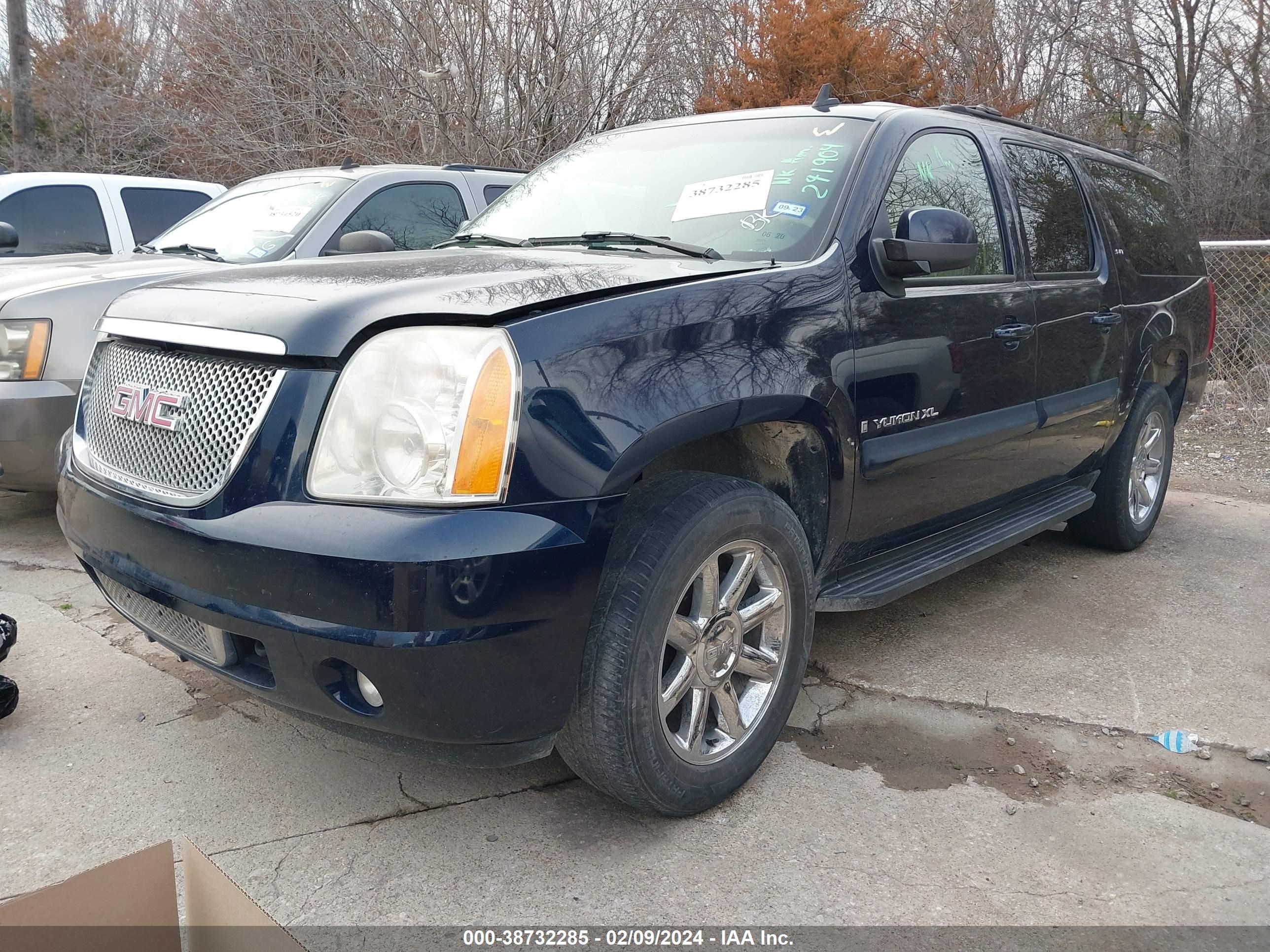 Photo 1 VIN: 1GKFC16097J241904 - GMC YUKON 