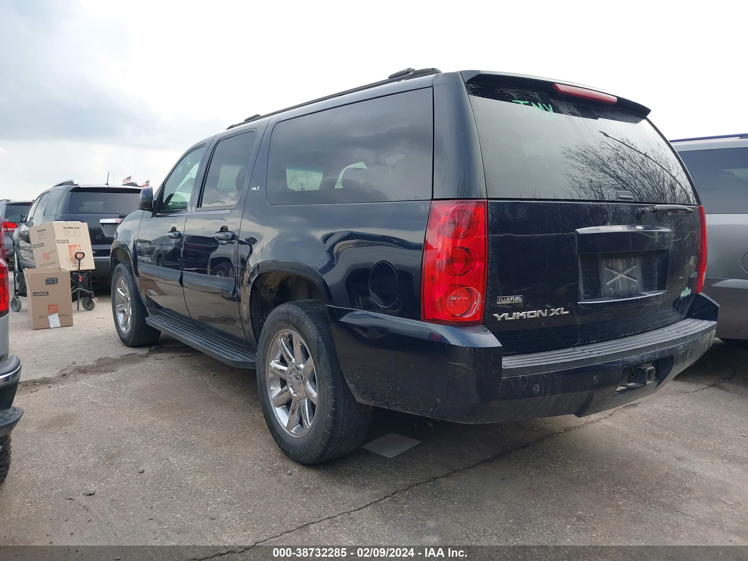 Photo 2 VIN: 1GKFC16097J241904 - GMC YUKON 