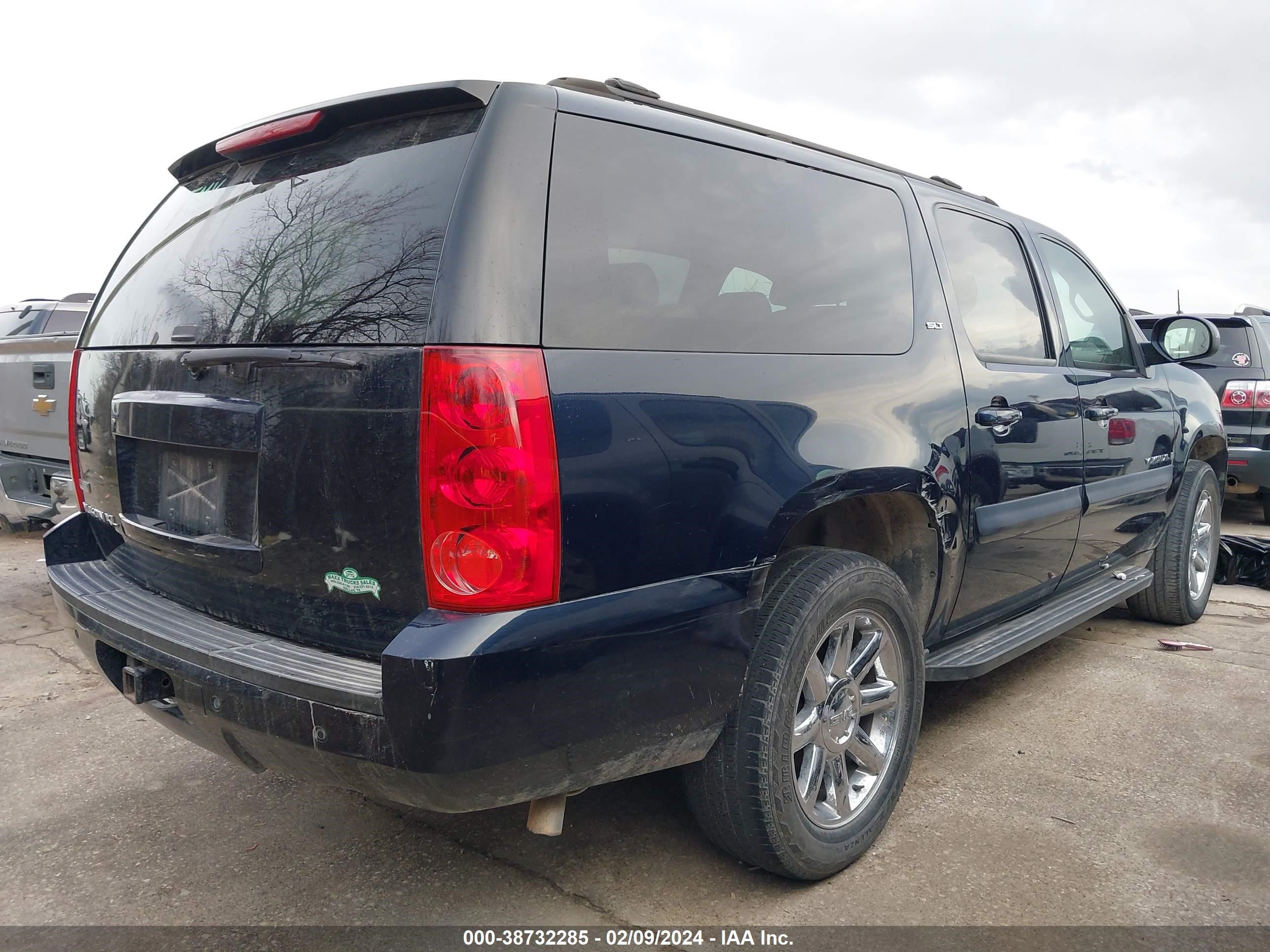 Photo 3 VIN: 1GKFC16097J241904 - GMC YUKON 