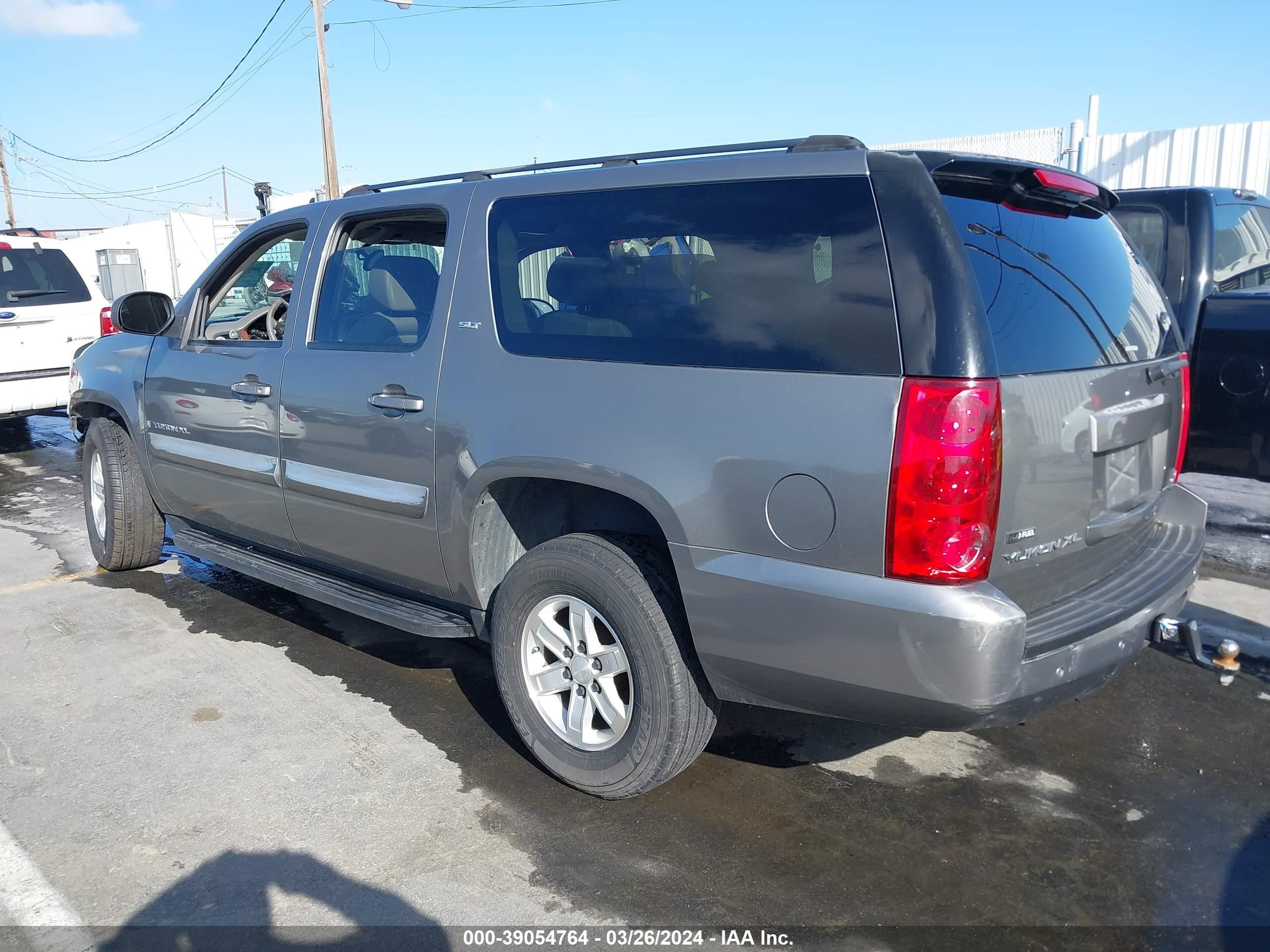 Photo 2 VIN: 1GKFC16097J243944 - GMC YUKON 