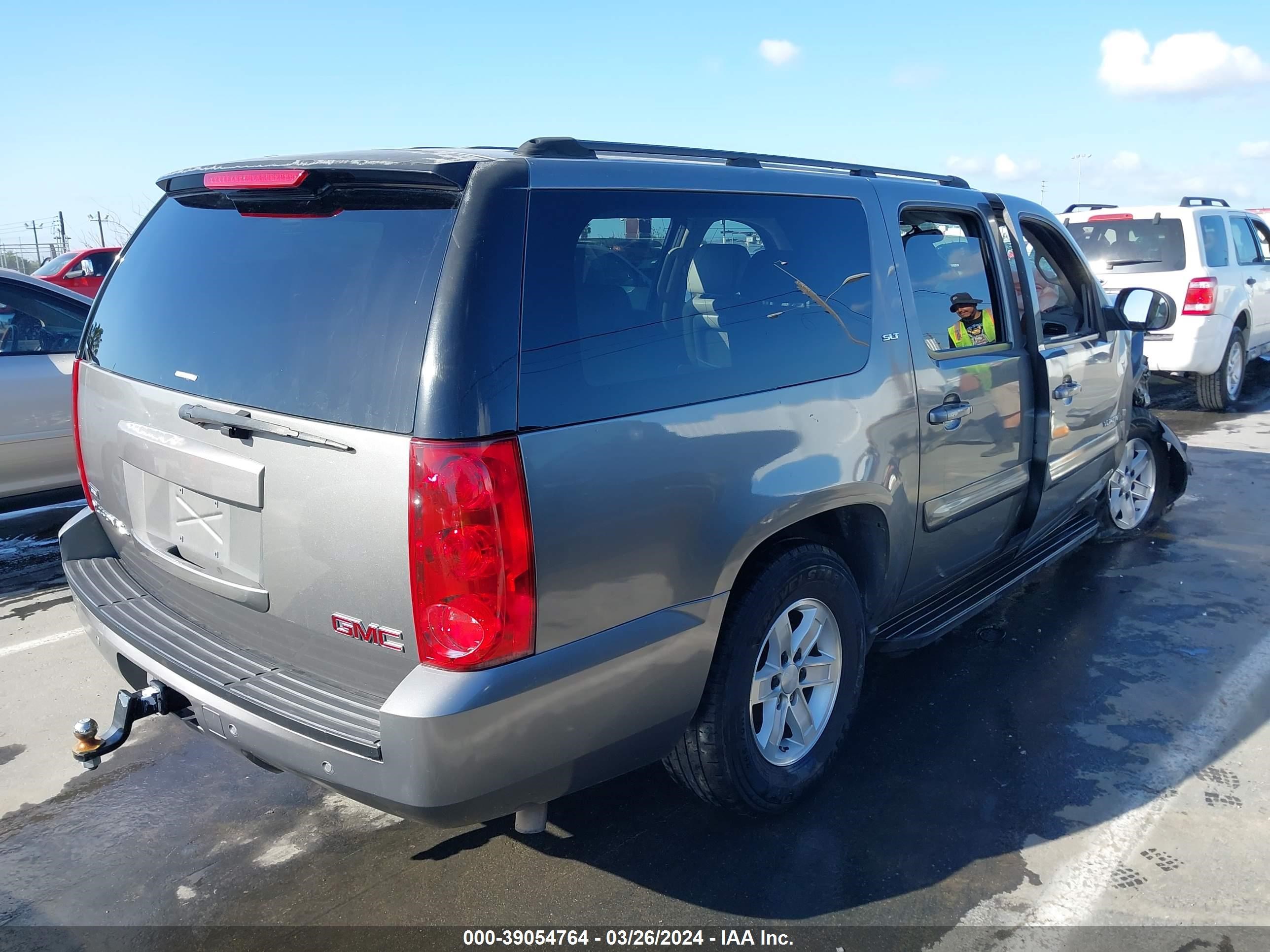 Photo 3 VIN: 1GKFC16097J243944 - GMC YUKON 