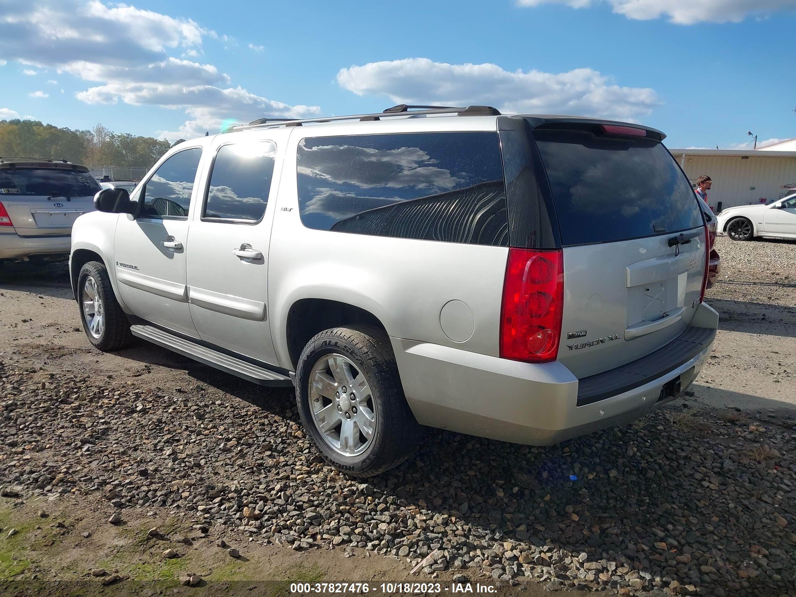 Photo 2 VIN: 1GKFC160X7J208037 - GMC YUKON 