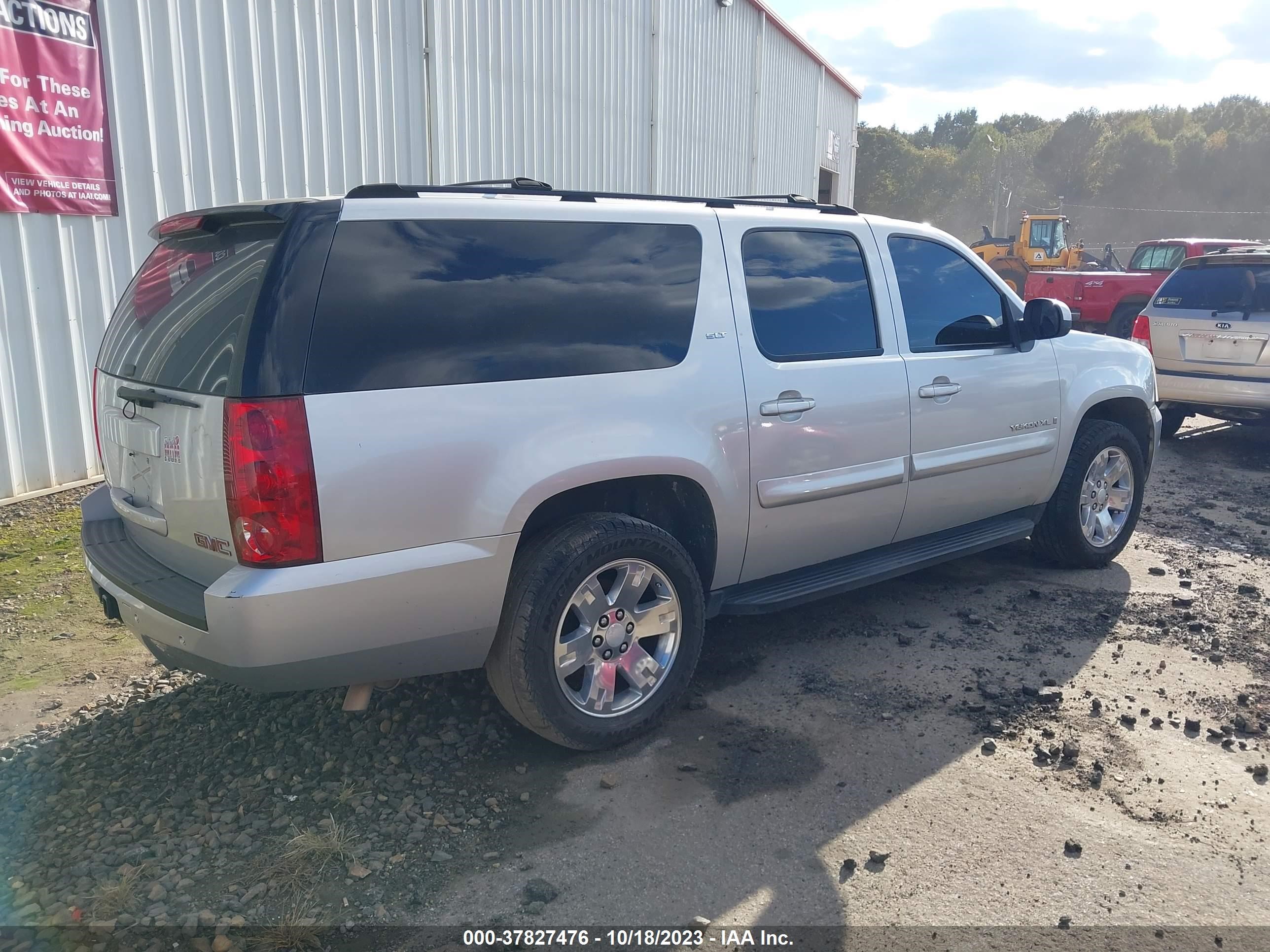 Photo 3 VIN: 1GKFC160X7J208037 - GMC YUKON 