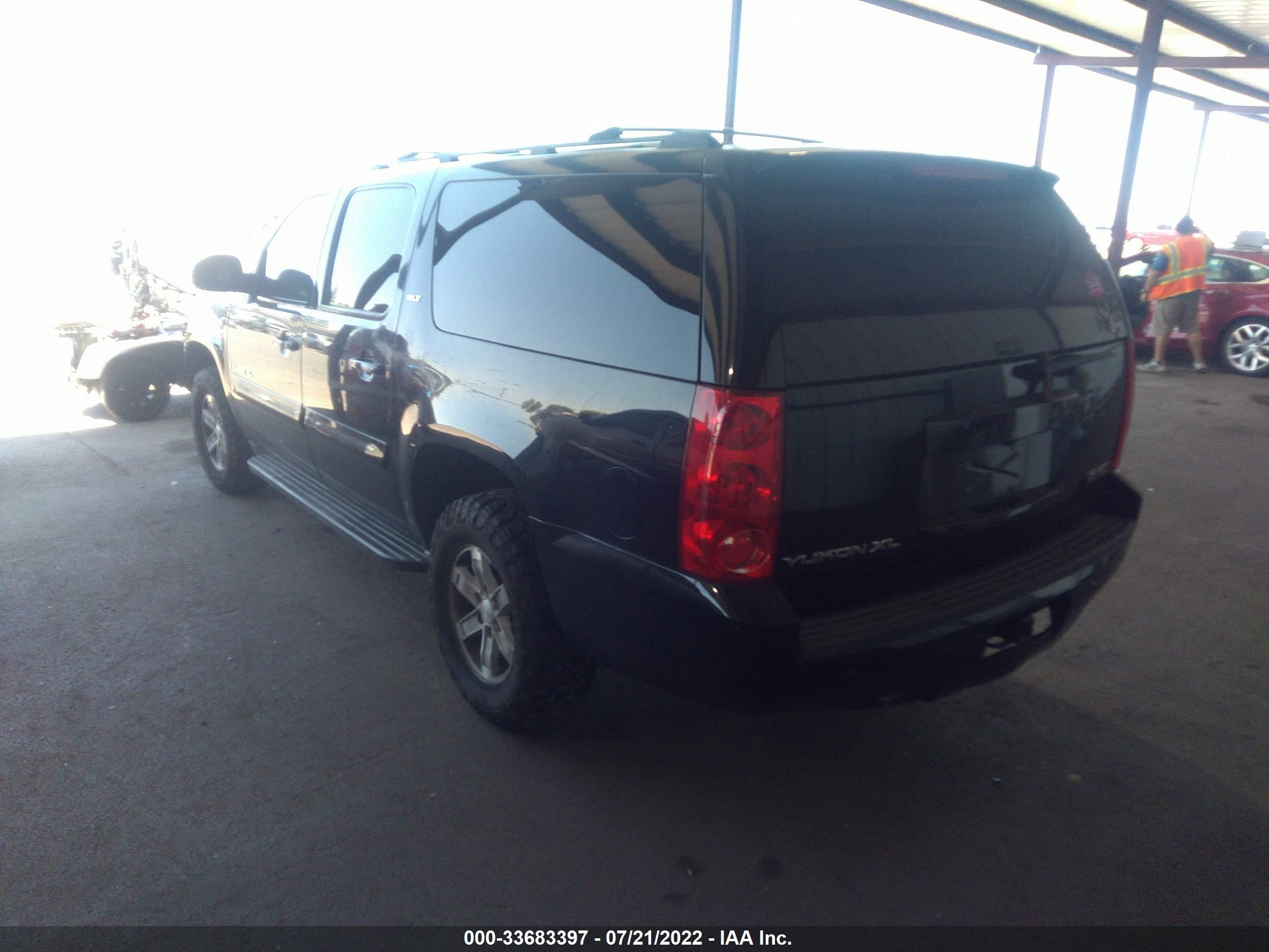 Photo 3 VIN: 1GKFC16J27J310988 - GMC YUKON 