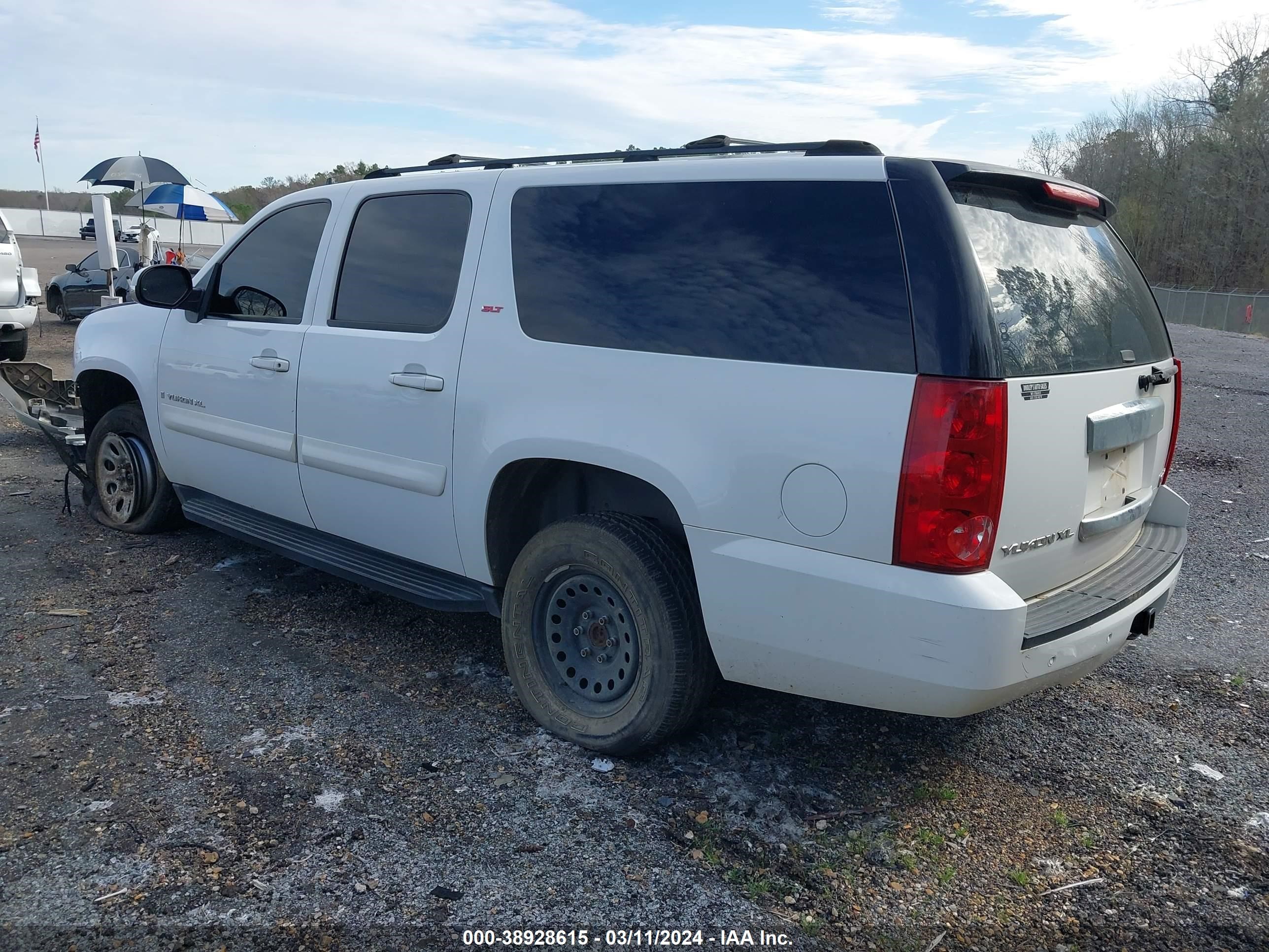 Photo 2 VIN: 1GKFC16J37R281096 - GMC YUKON 