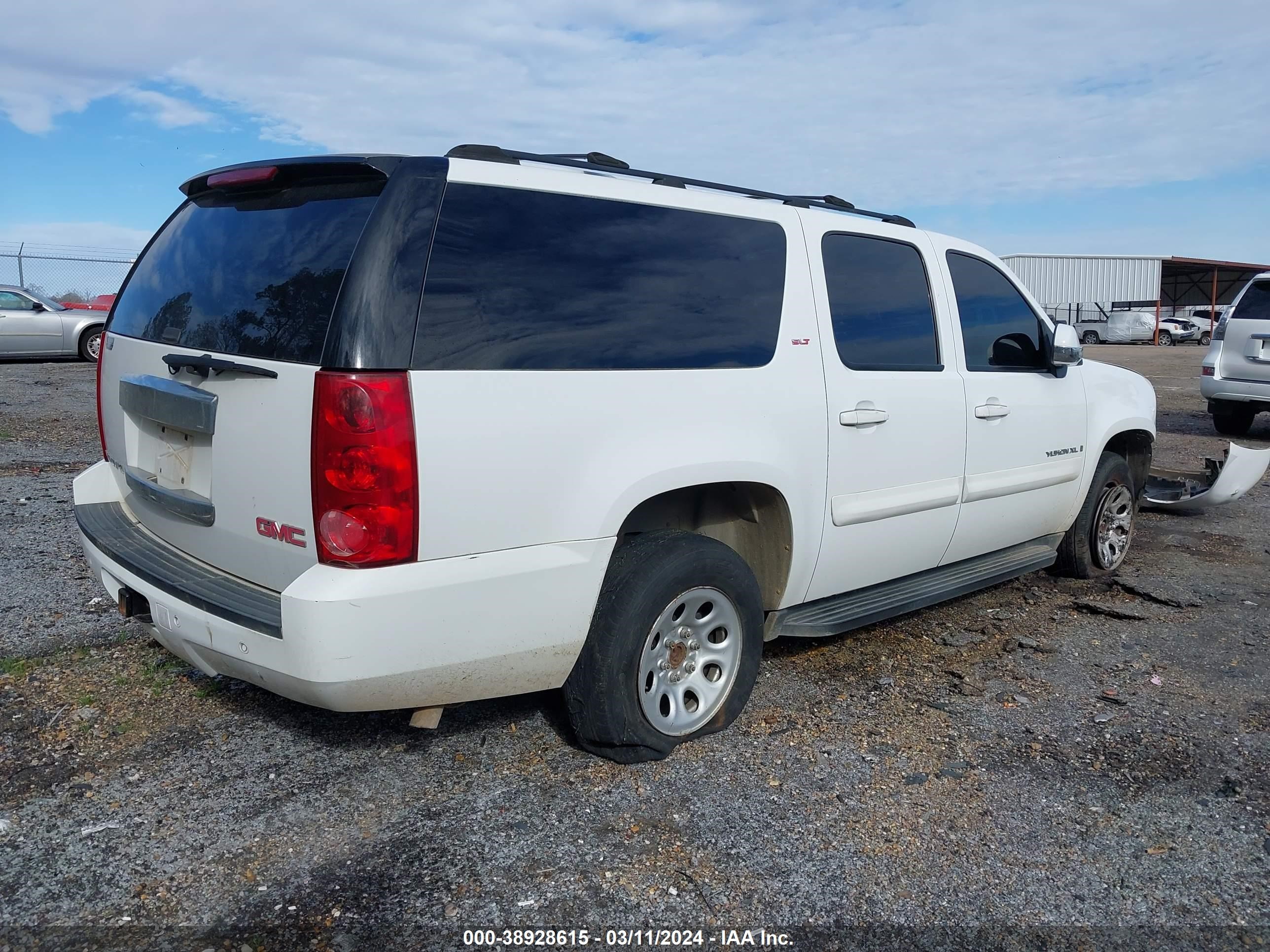 Photo 3 VIN: 1GKFC16J37R281096 - GMC YUKON 