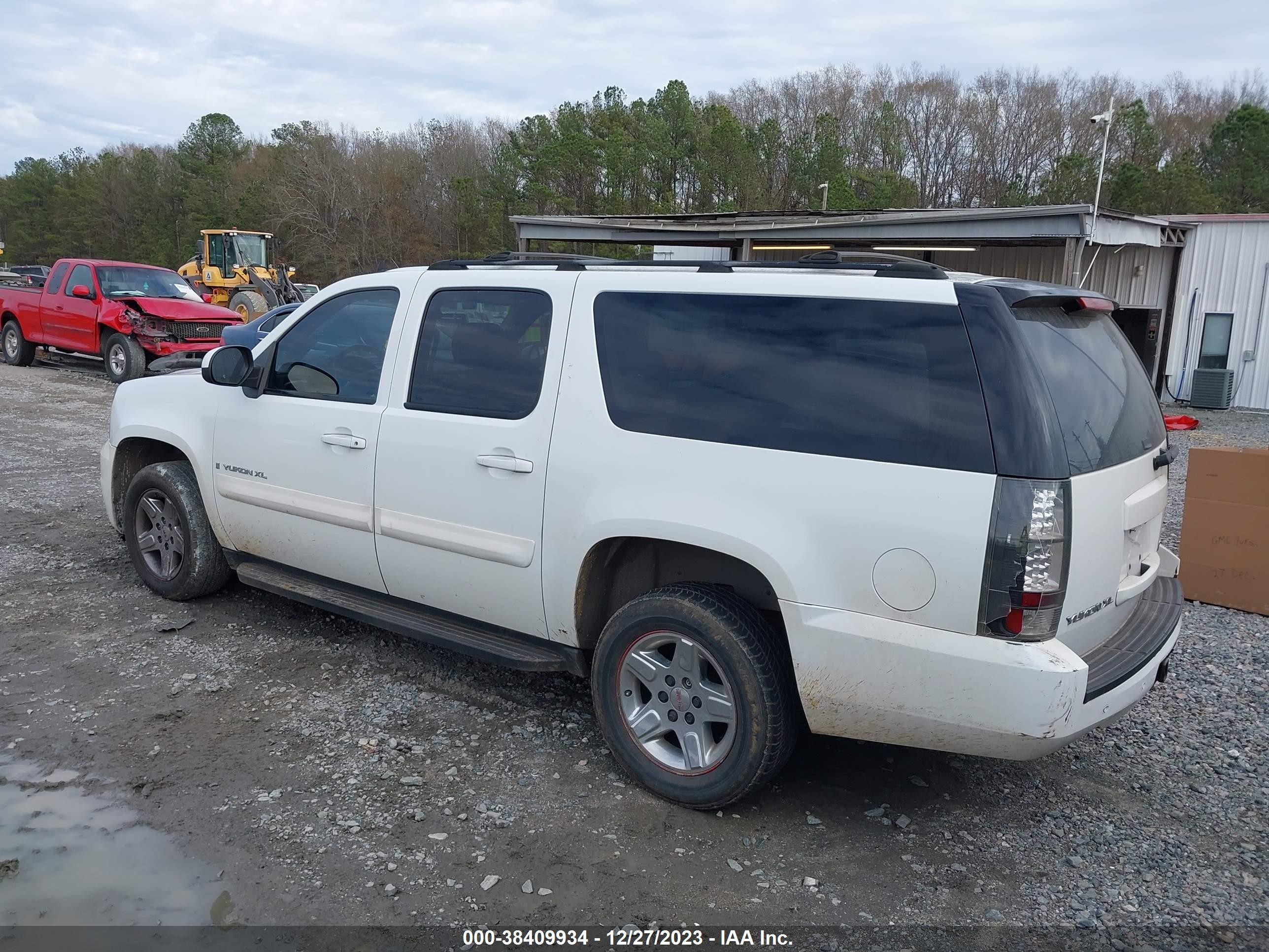 Photo 2 VIN: 1GKFC16J57J211629 - GMC YUKON 