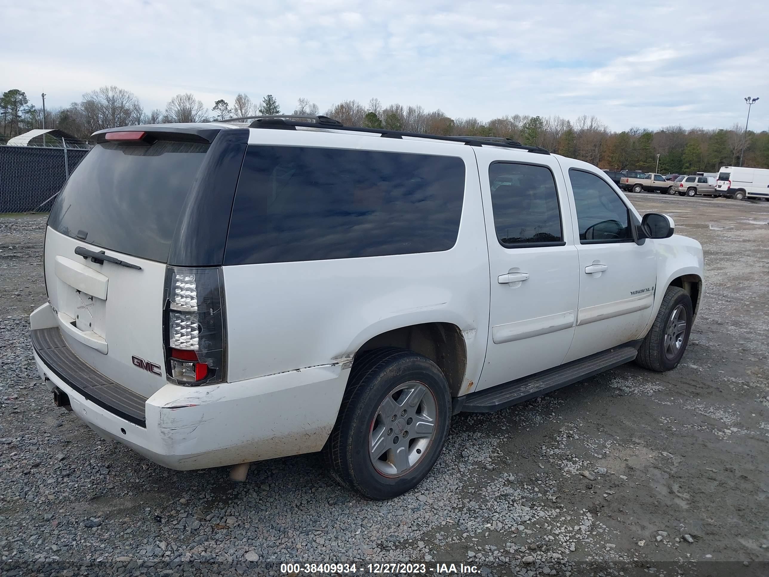 Photo 3 VIN: 1GKFC16J57J211629 - GMC YUKON 