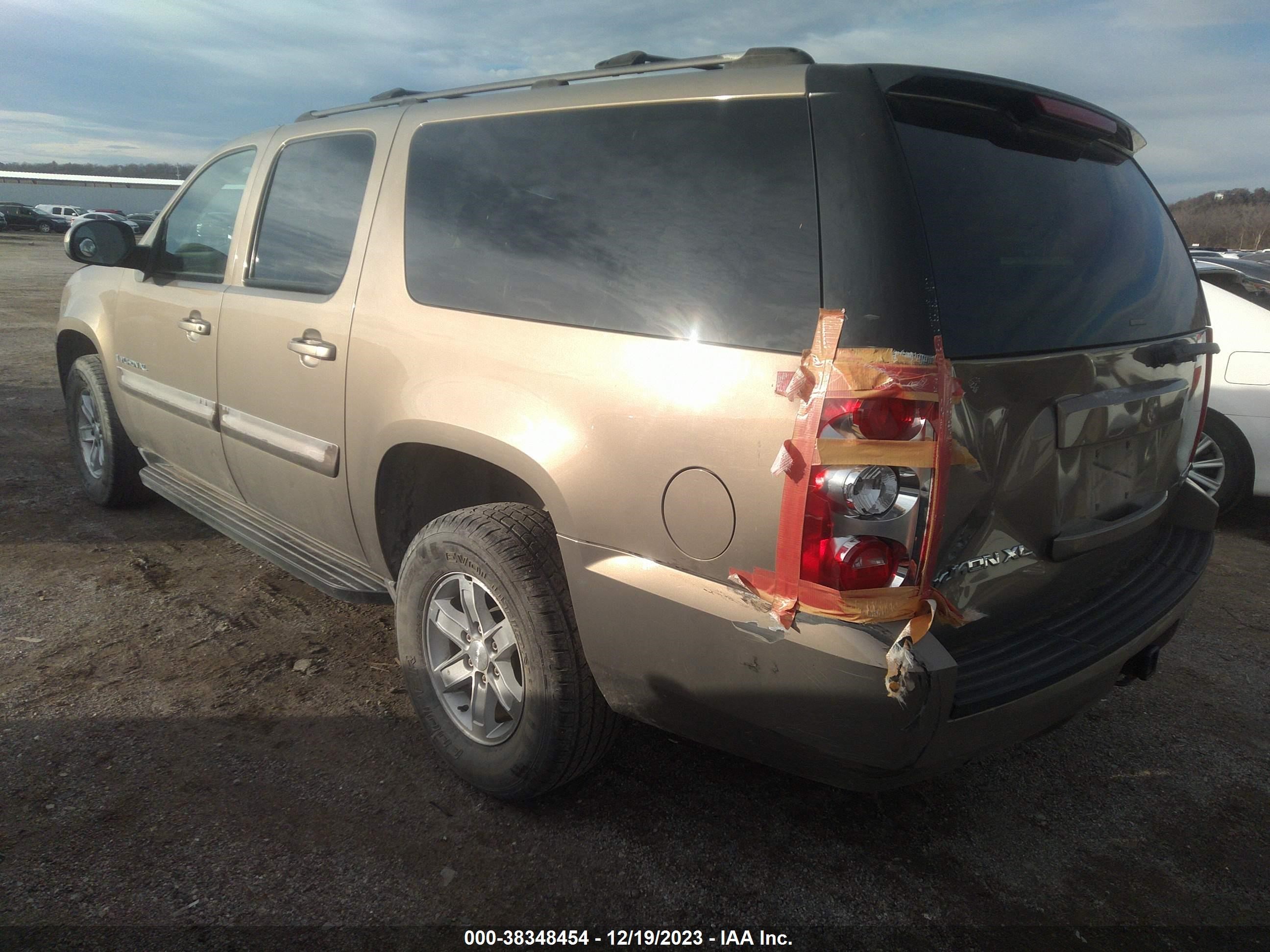 Photo 2 VIN: 1GKFC16J97R199342 - GMC YUKON 