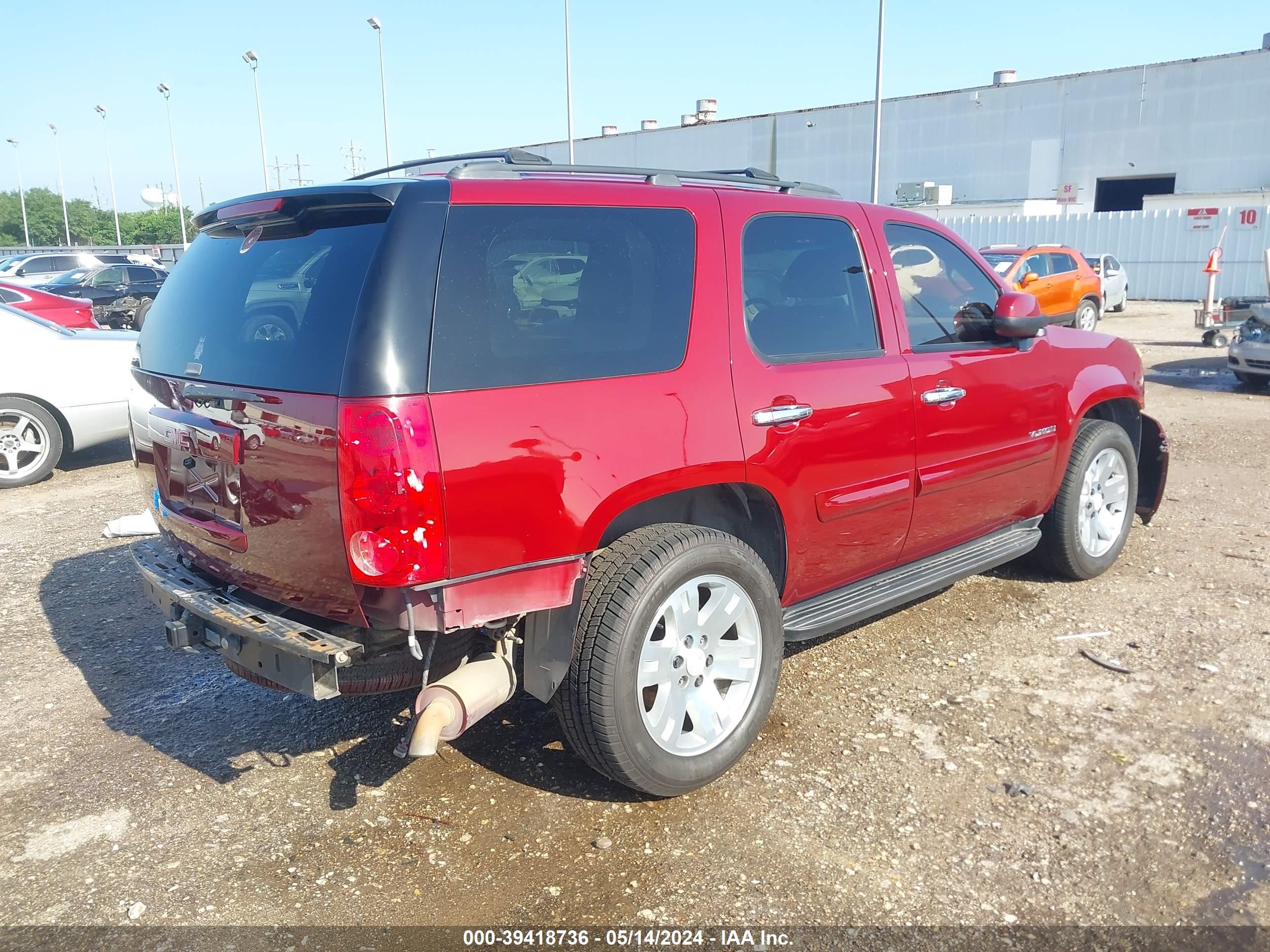 Photo 3 VIN: 1GKFC33069R131476 - GMC YUKON 