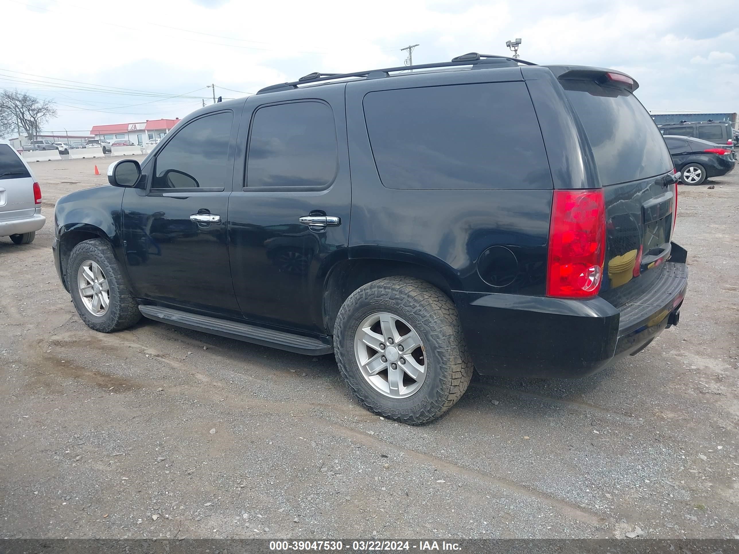 Photo 2 VIN: 1GKFC33069R134085 - GMC YUKON 