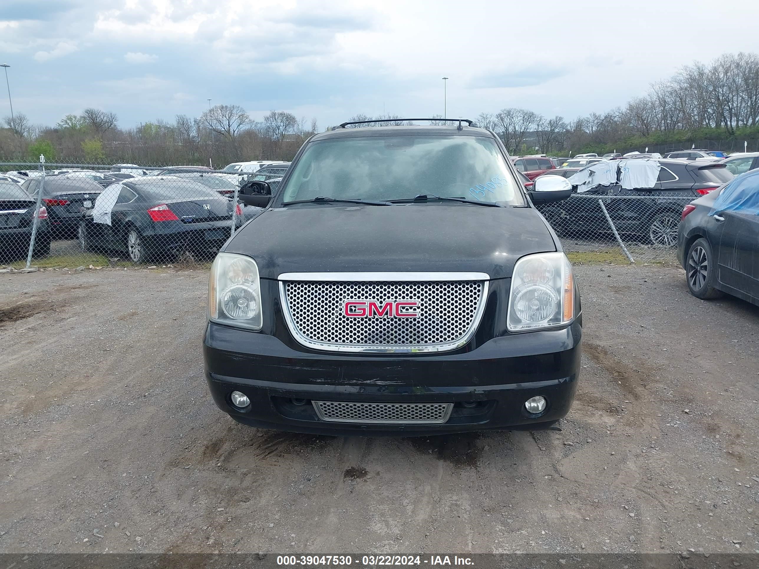 Photo 5 VIN: 1GKFC33069R134085 - GMC YUKON 