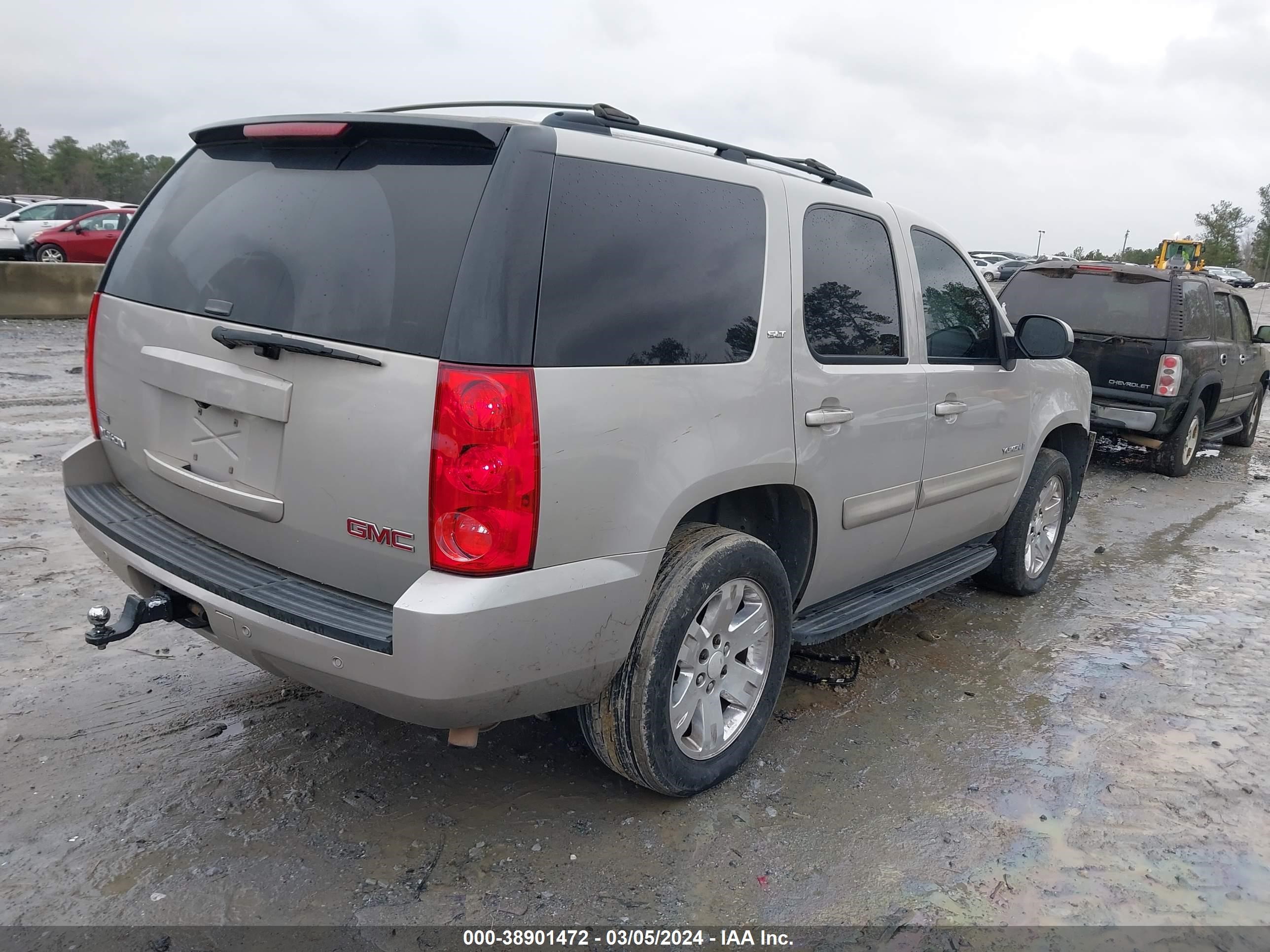 Photo 3 VIN: 1GKFC33069R166373 - GMC YUKON 