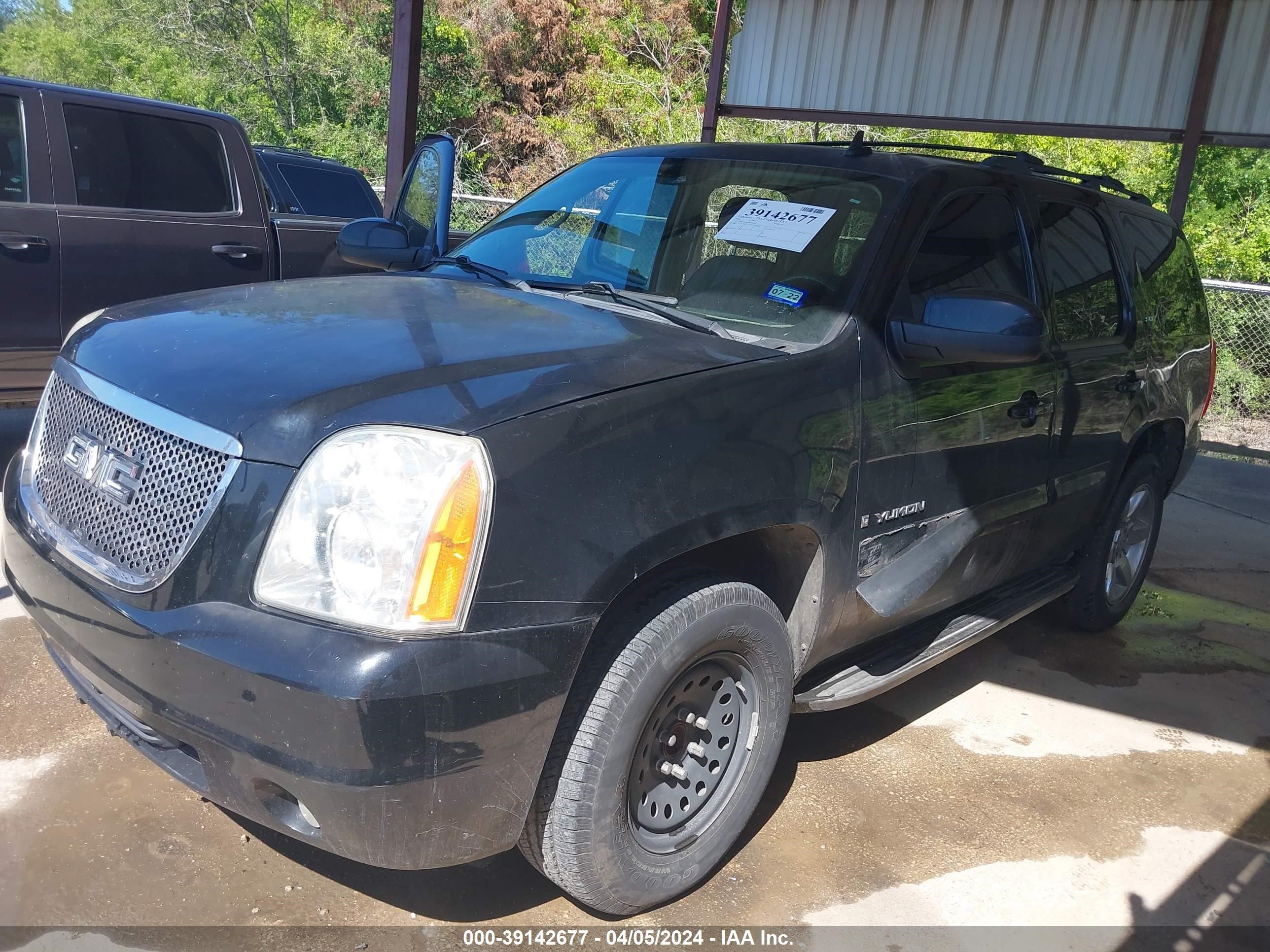 Photo 1 VIN: 1GKFC33079R128120 - GMC YUKON 