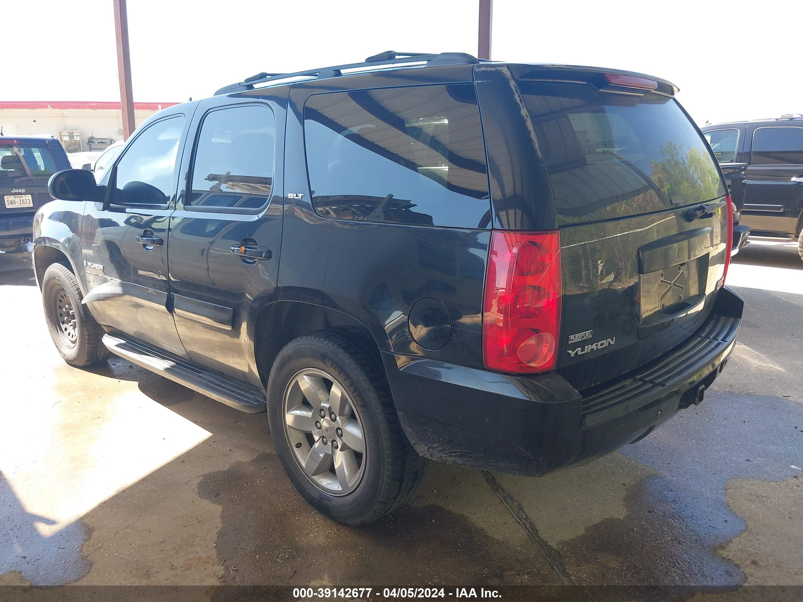 Photo 2 VIN: 1GKFC33079R128120 - GMC YUKON 