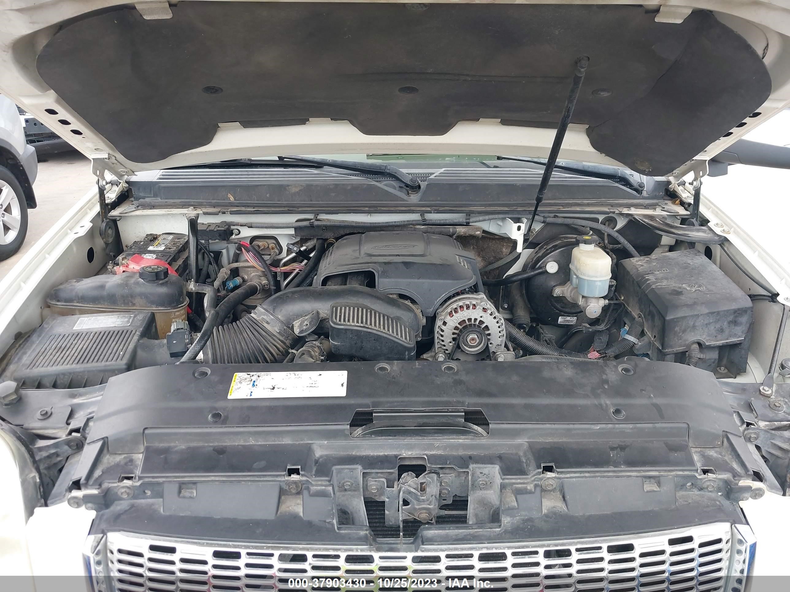 Photo 9 VIN: 1GKFC36009R197288 - GMC YUKON 