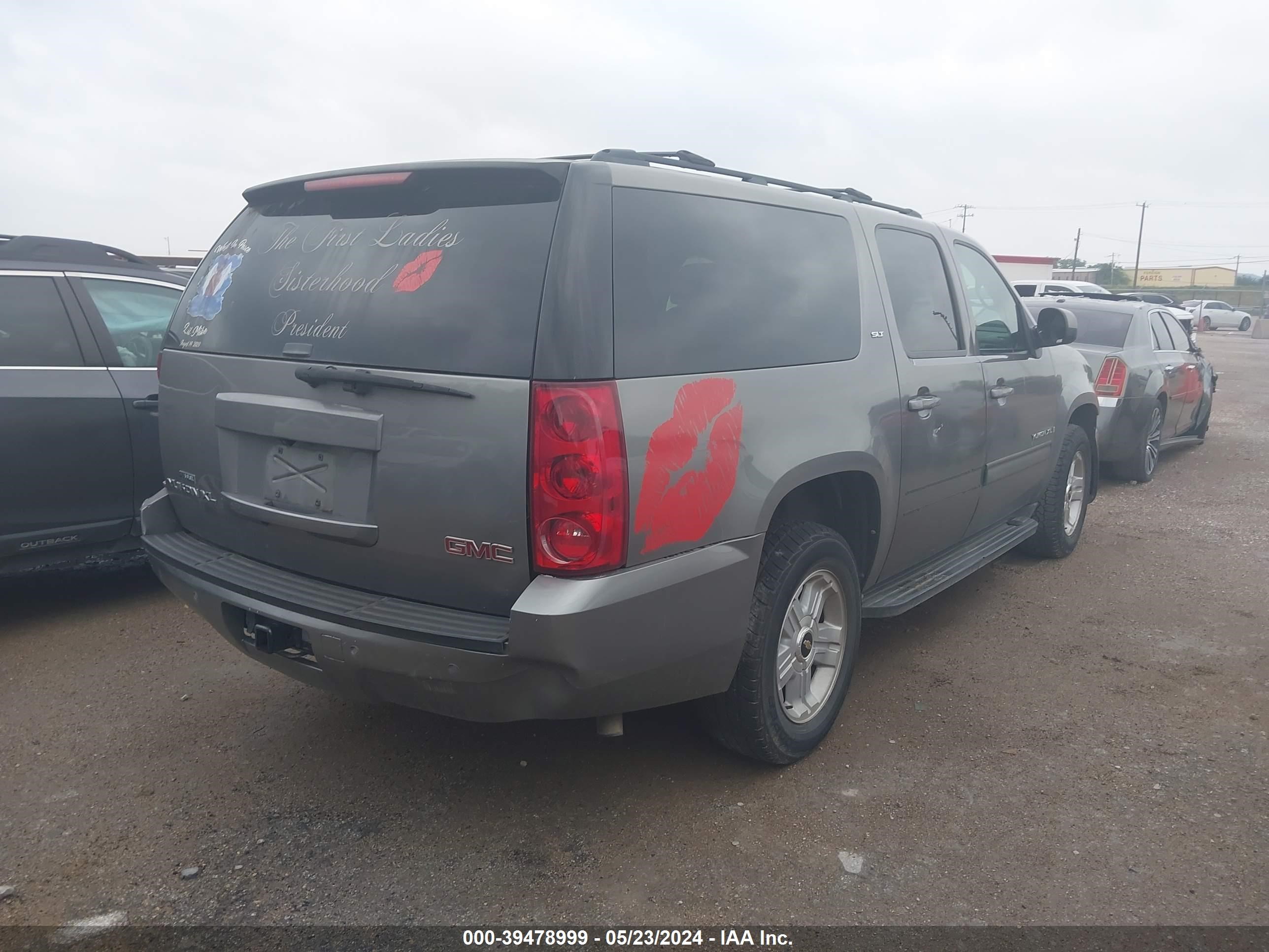 Photo 3 VIN: 1GKFC36029R270712 - GMC YUKON 