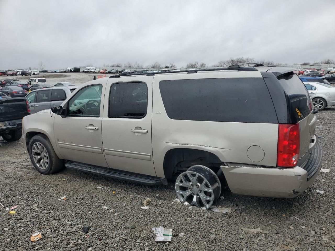 Photo 1 VIN: 1GKFC36J49R281395 - GMC YUKON 