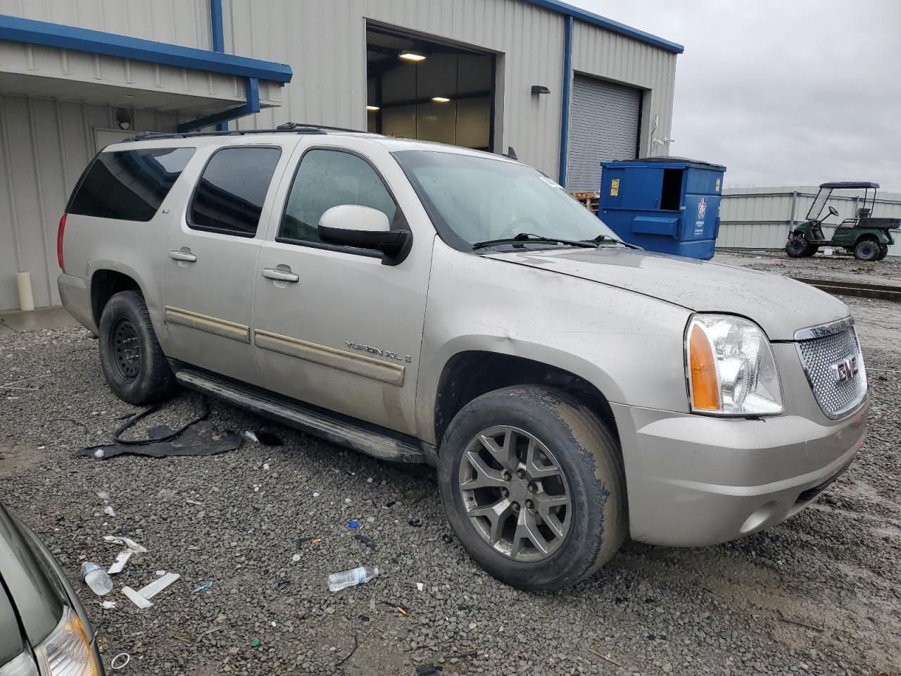 Photo 3 VIN: 1GKFC36J49R281395 - GMC YUKON 