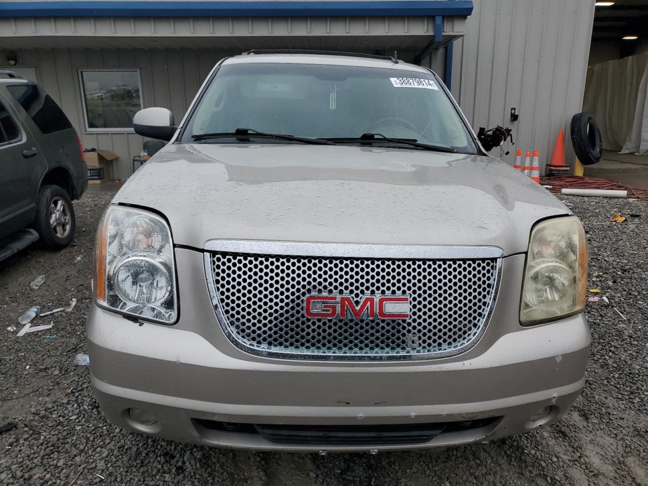 Photo 4 VIN: 1GKFC36J49R281395 - GMC YUKON 