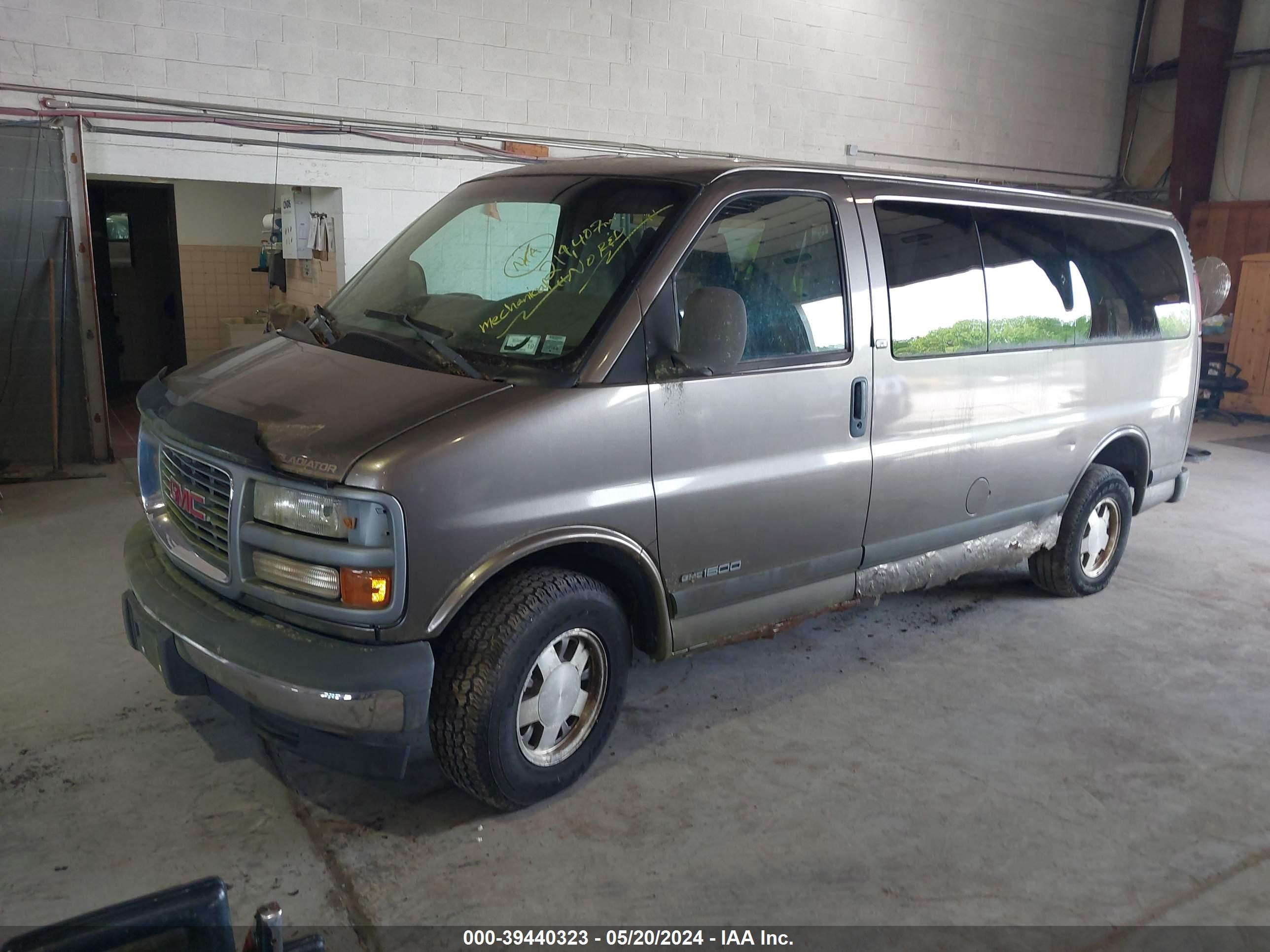 Photo 1 VIN: 1GKFG15R1X1133586 - GMC SAVANA 