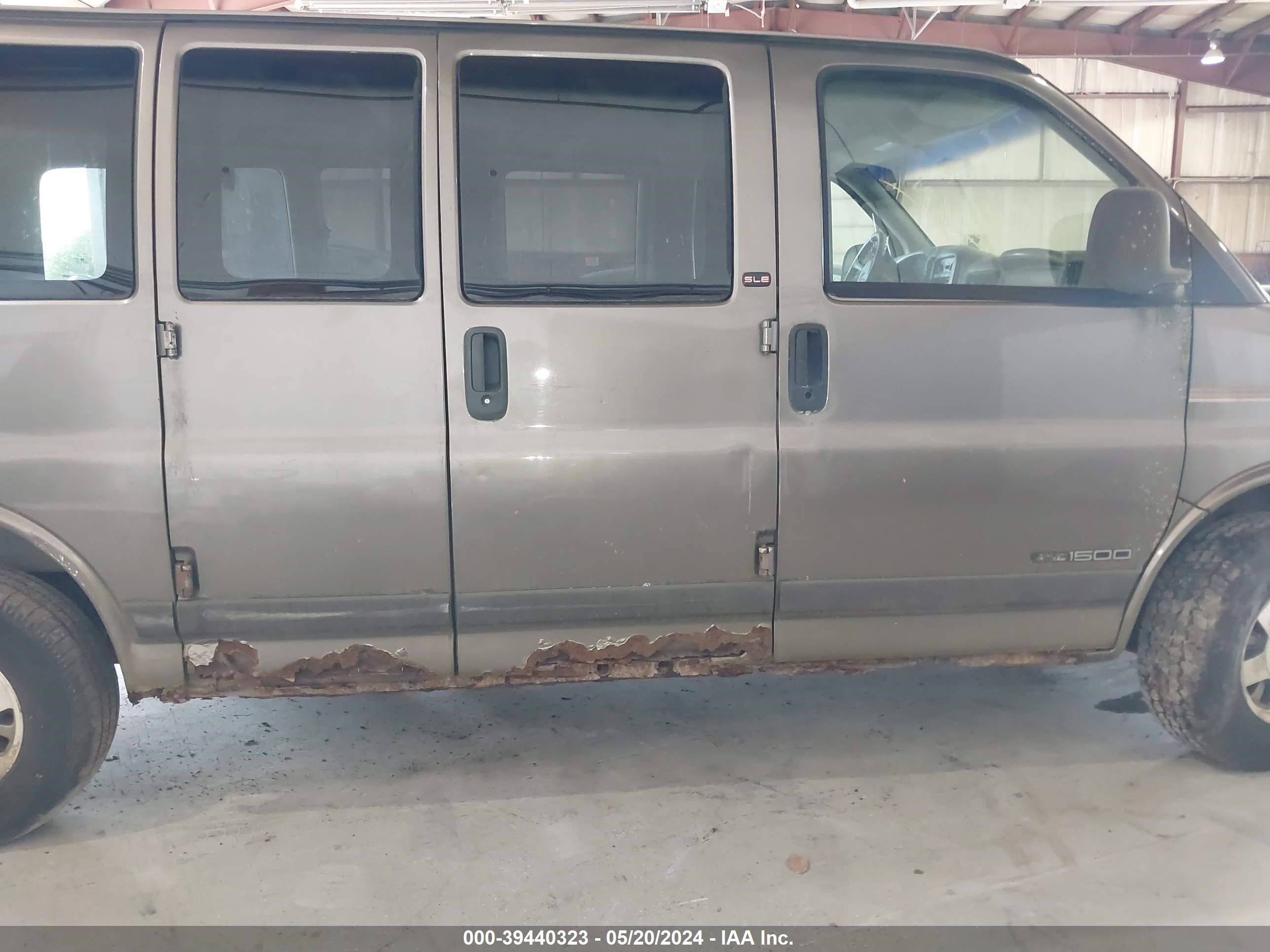 Photo 14 VIN: 1GKFG15R1X1133586 - GMC SAVANA 