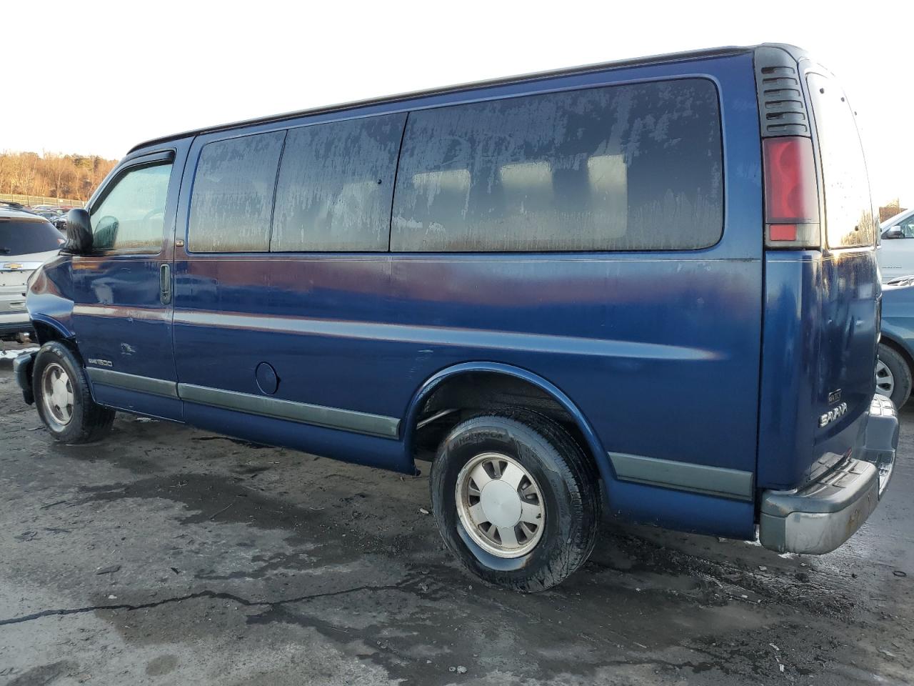 Photo 1 VIN: 1GKFG15R7Y1165217 - GMC SAVANA 