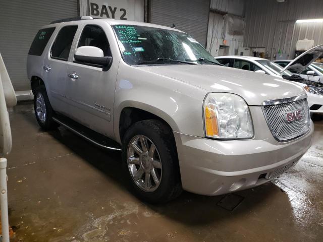 Photo 3 VIN: 1GKFK03219R286830 - GMC YUKON 