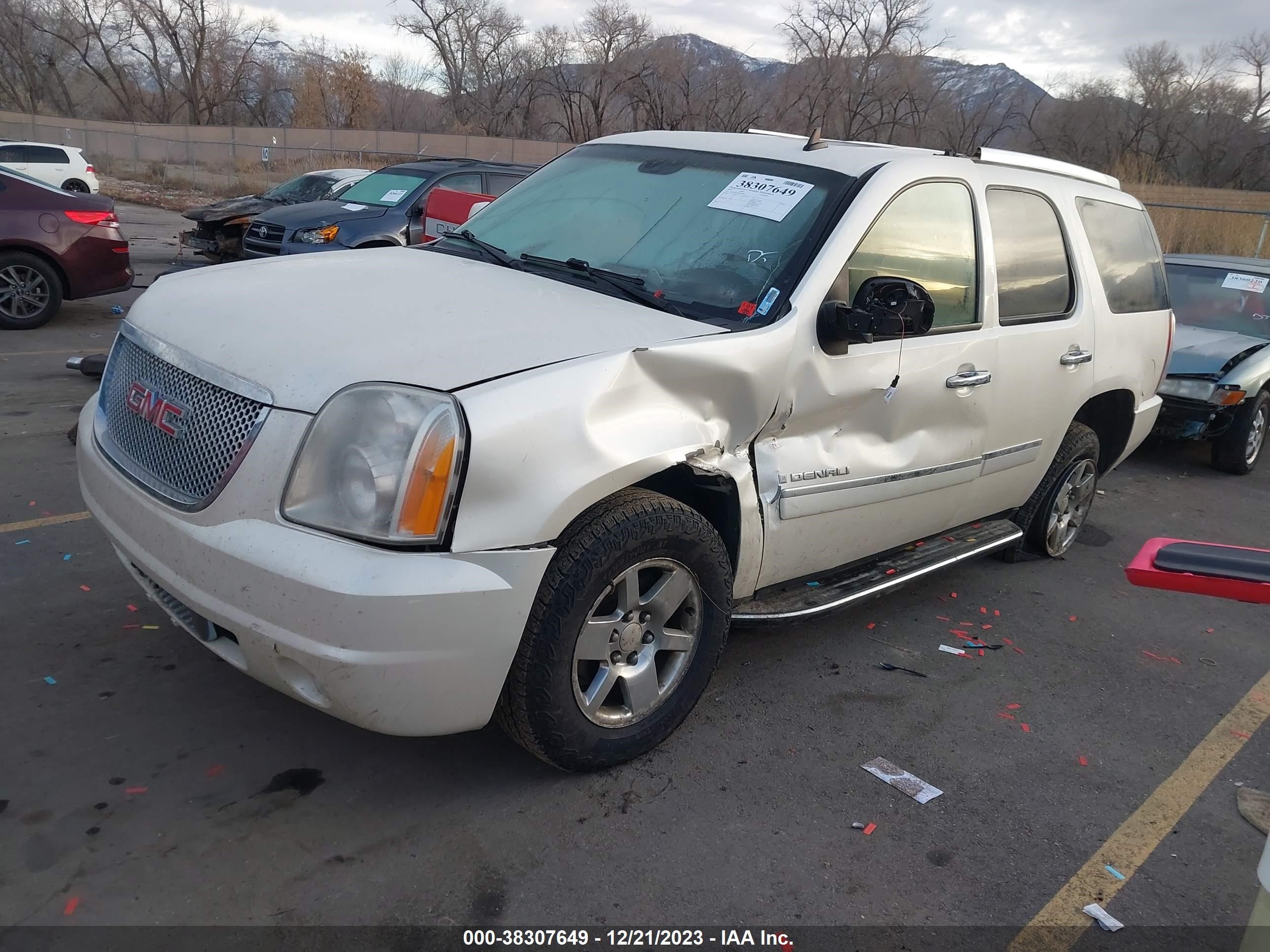 Photo 1 VIN: 1GKFK03229R286688 - GMC YUKON 