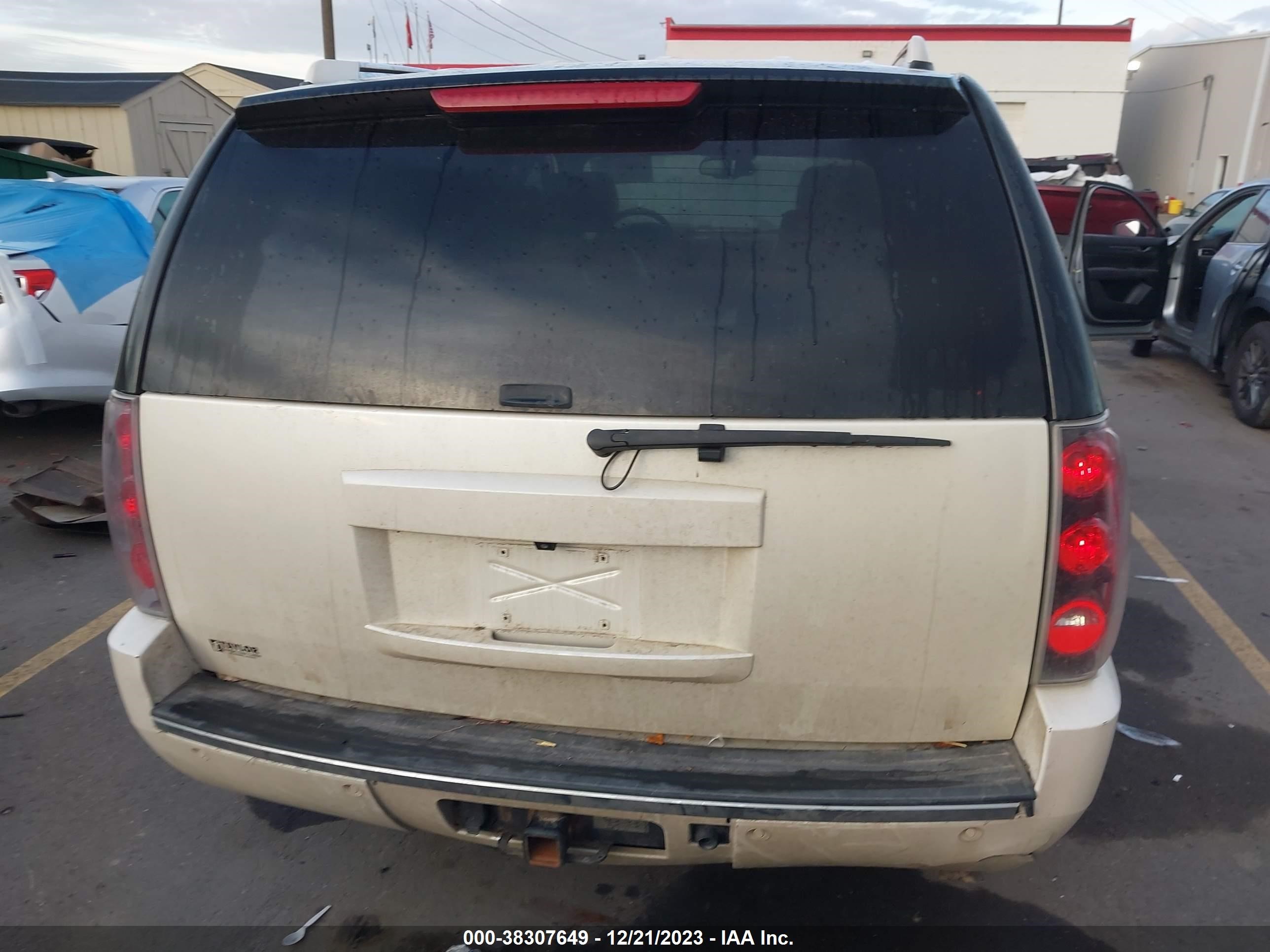 Photo 16 VIN: 1GKFK03229R286688 - GMC YUKON 