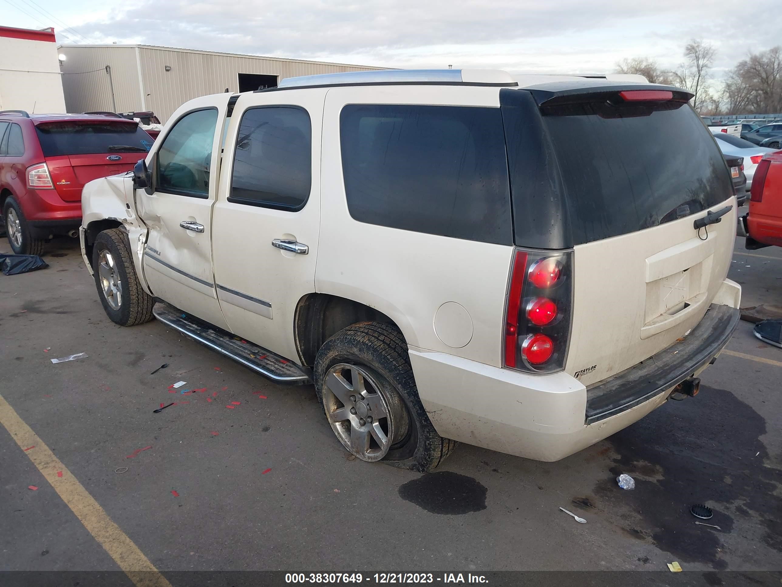 Photo 2 VIN: 1GKFK03229R286688 - GMC YUKON 