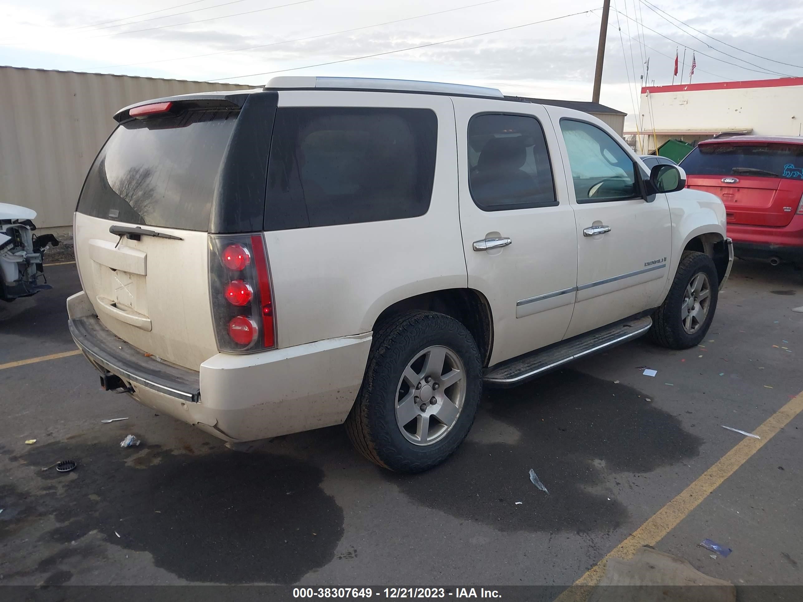 Photo 3 VIN: 1GKFK03229R286688 - GMC YUKON 